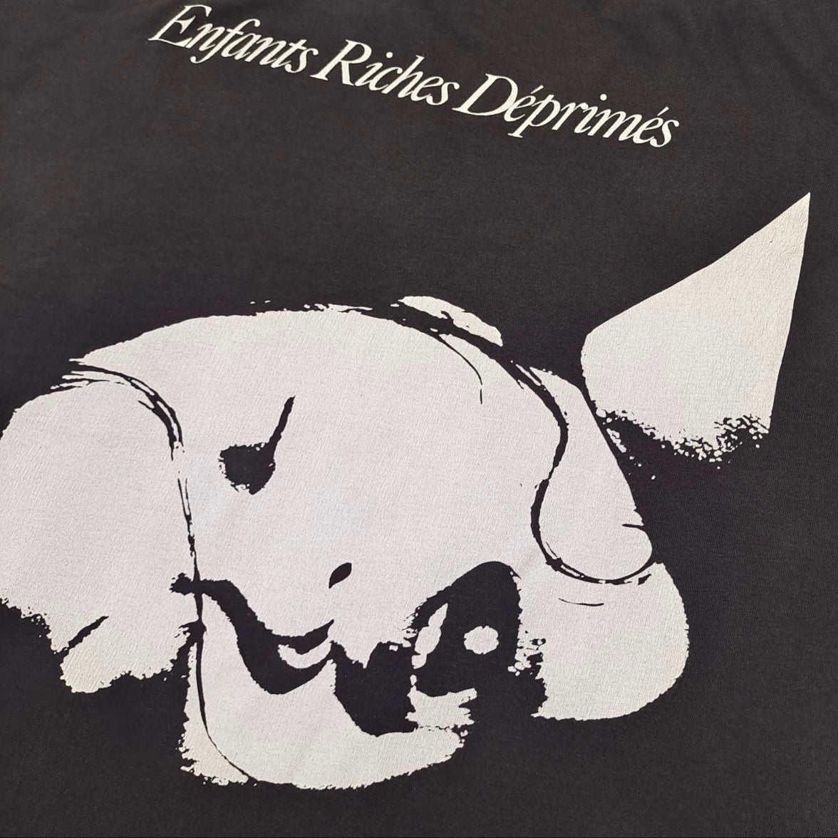 camiseta negra