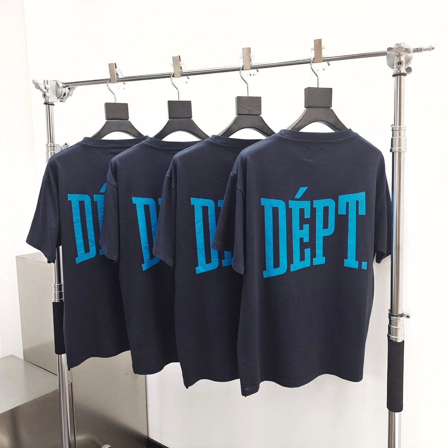 Camiseta blanca y negra