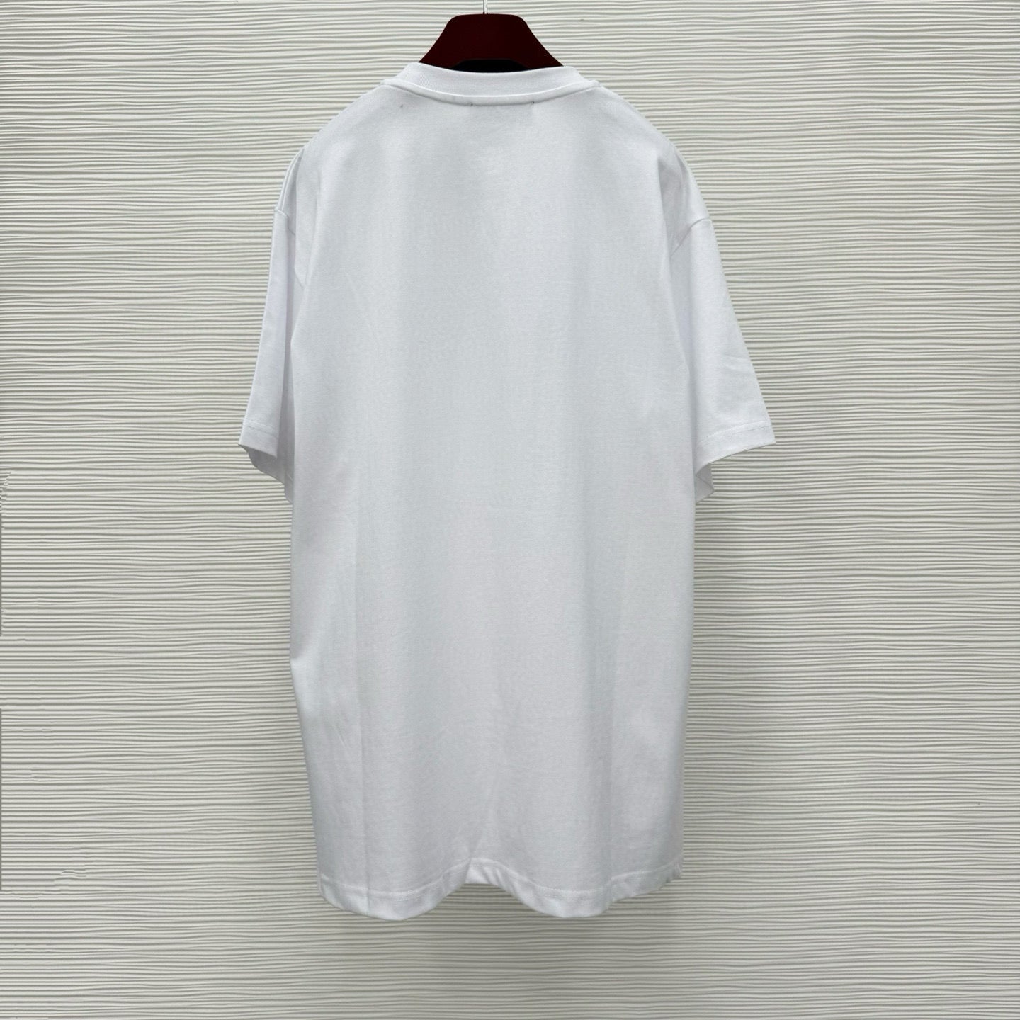 Schwarz-weißes T-Shirt