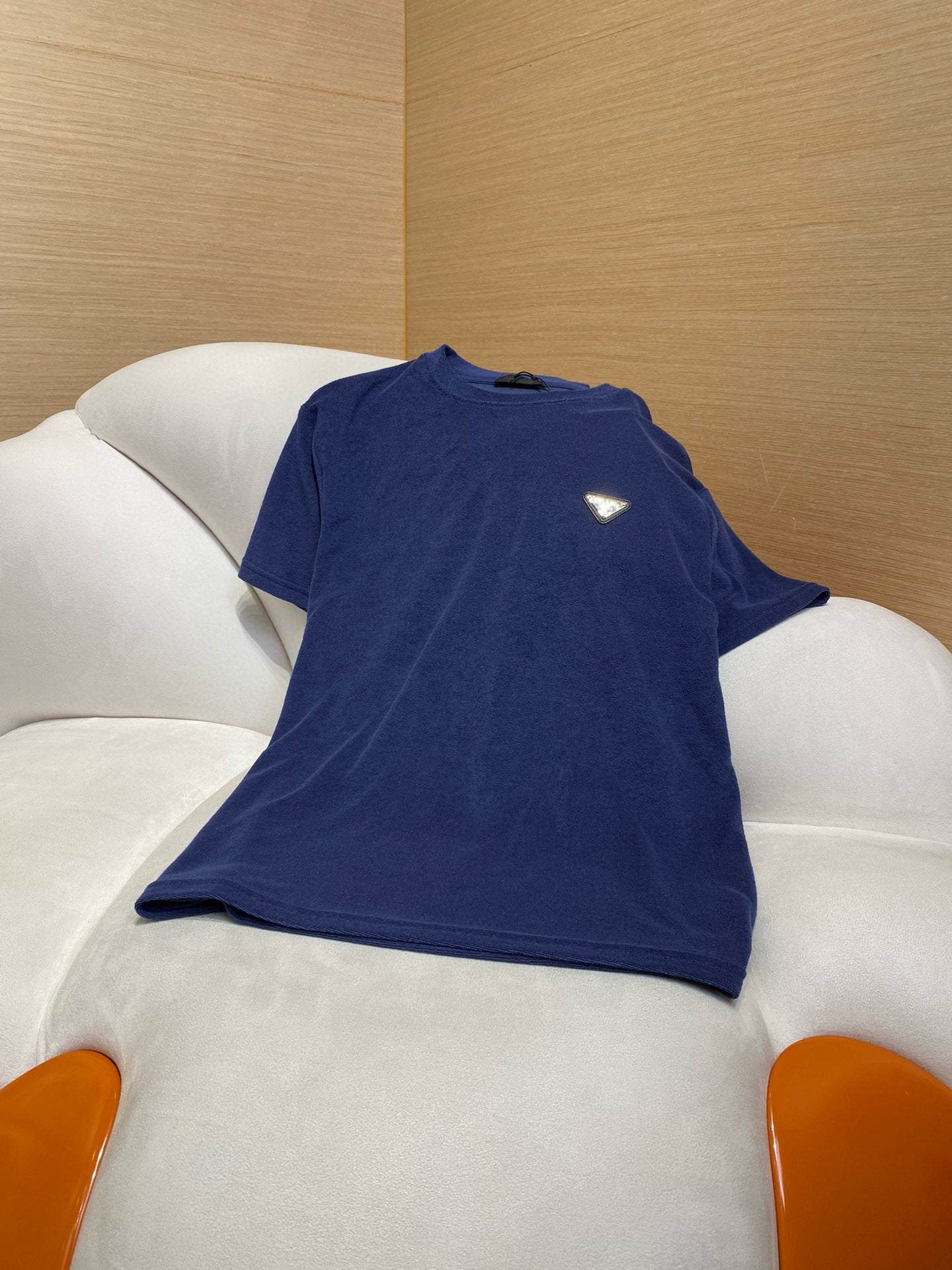 Camiseta blanca y azul