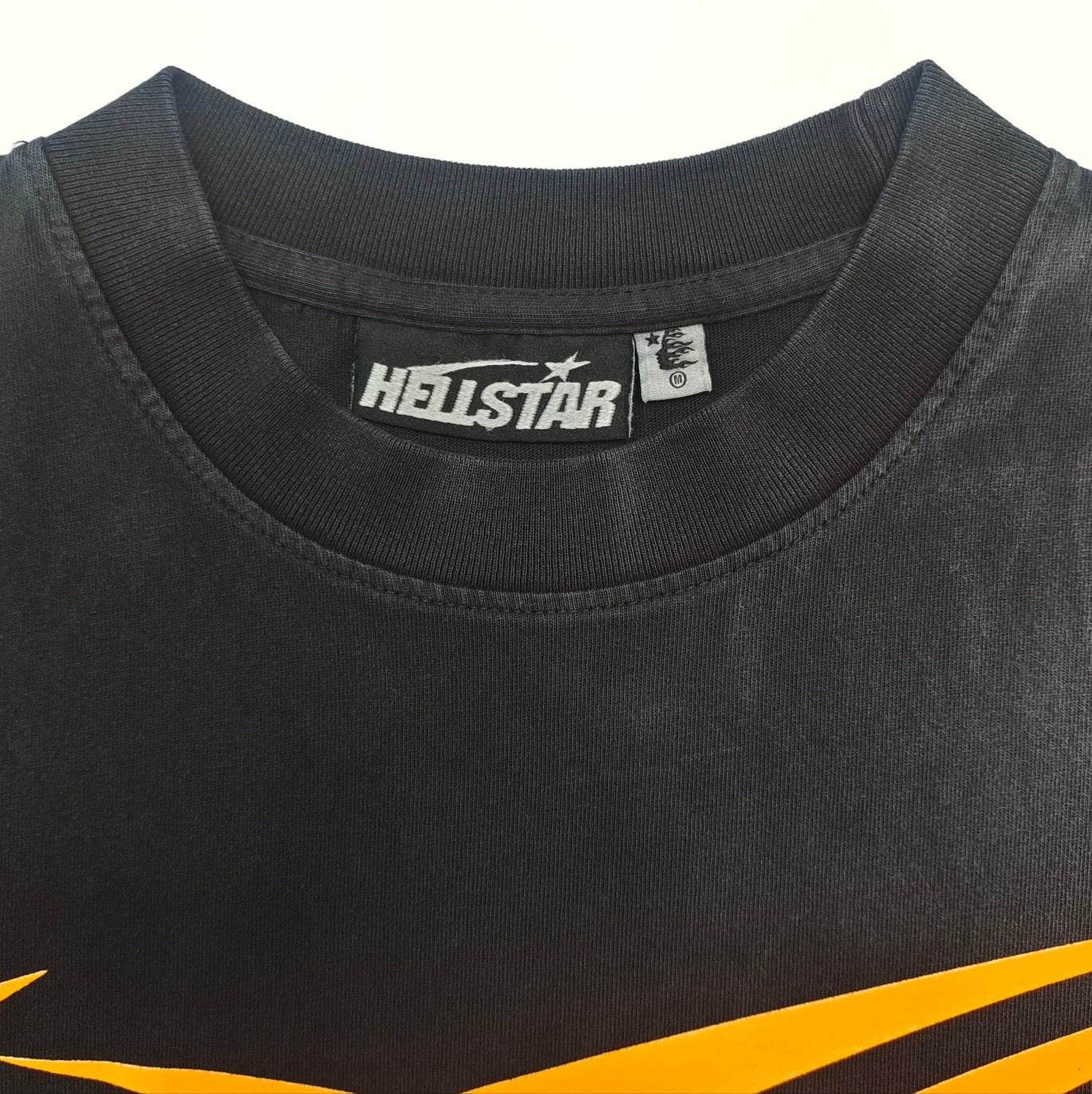 Camiseta negra oscura