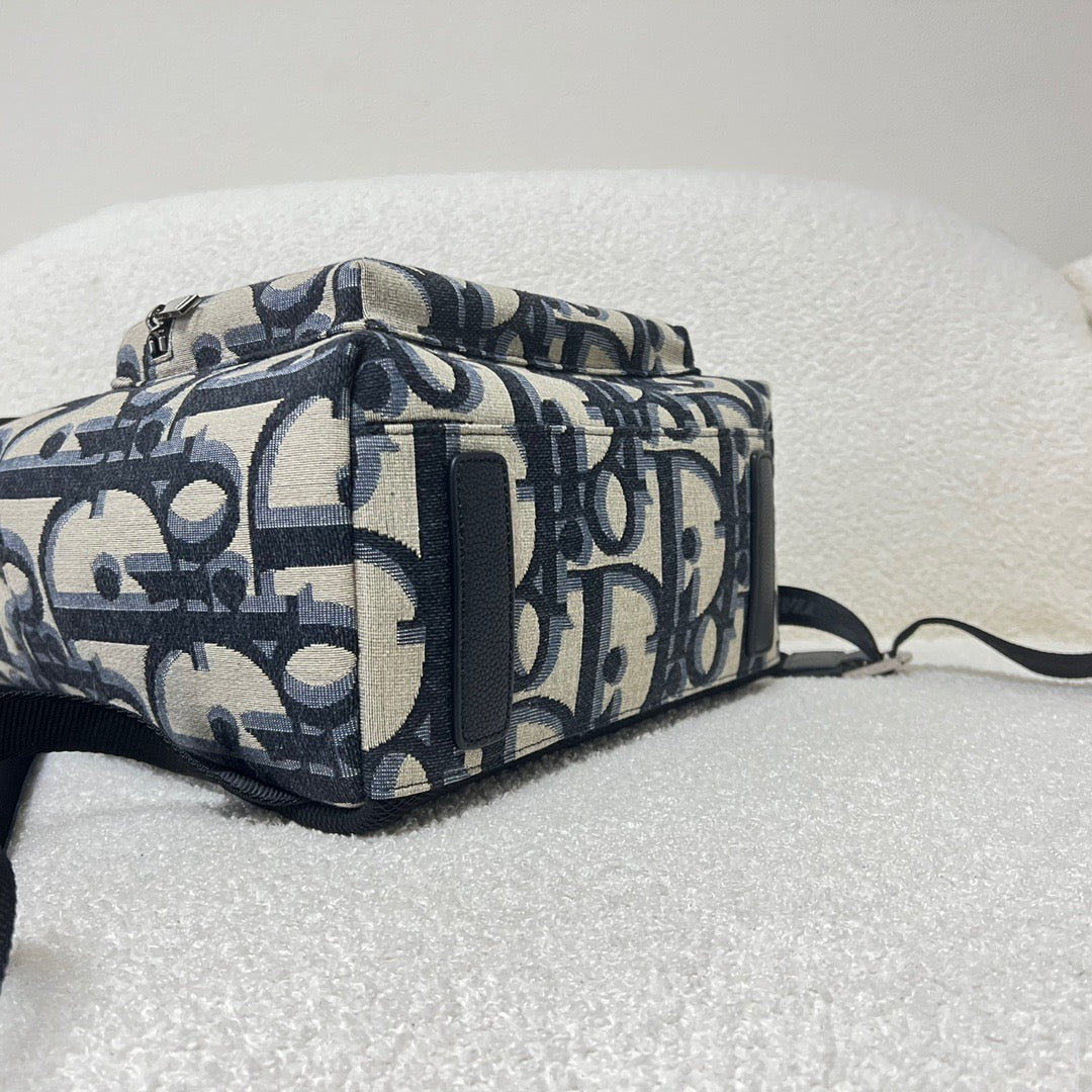 Black and Classic Oblique Bag