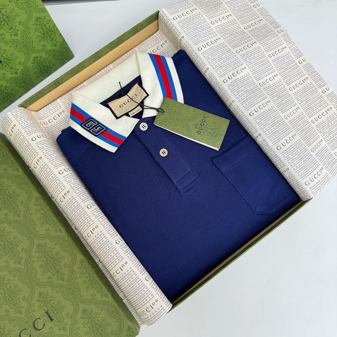 Blaues und weißes Polo