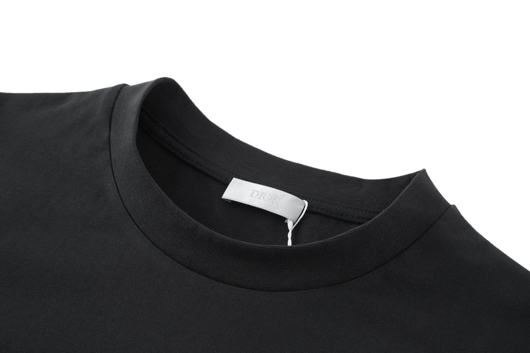 Schwarz-weißes T-Shirt