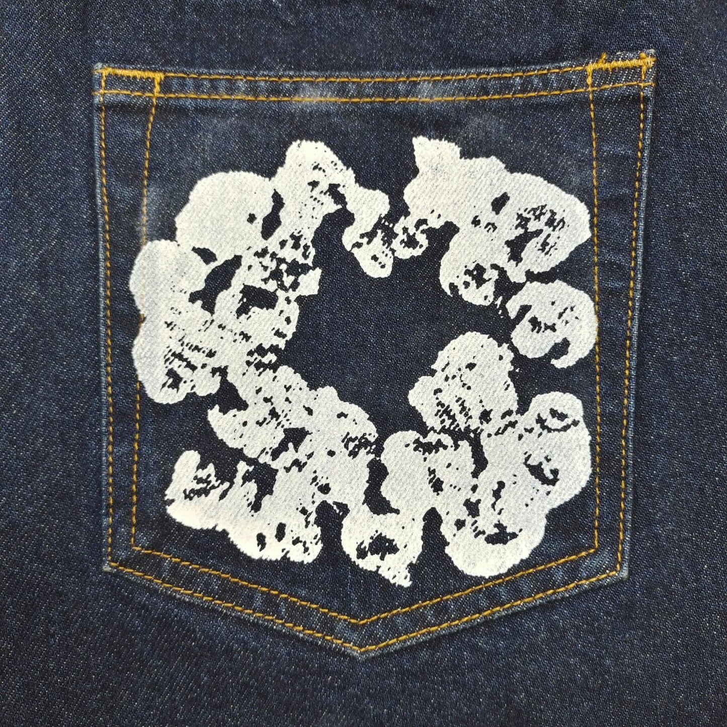 Dunkelschwarze Shorts