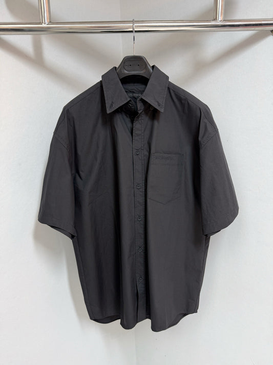 Schwarzes Shirt