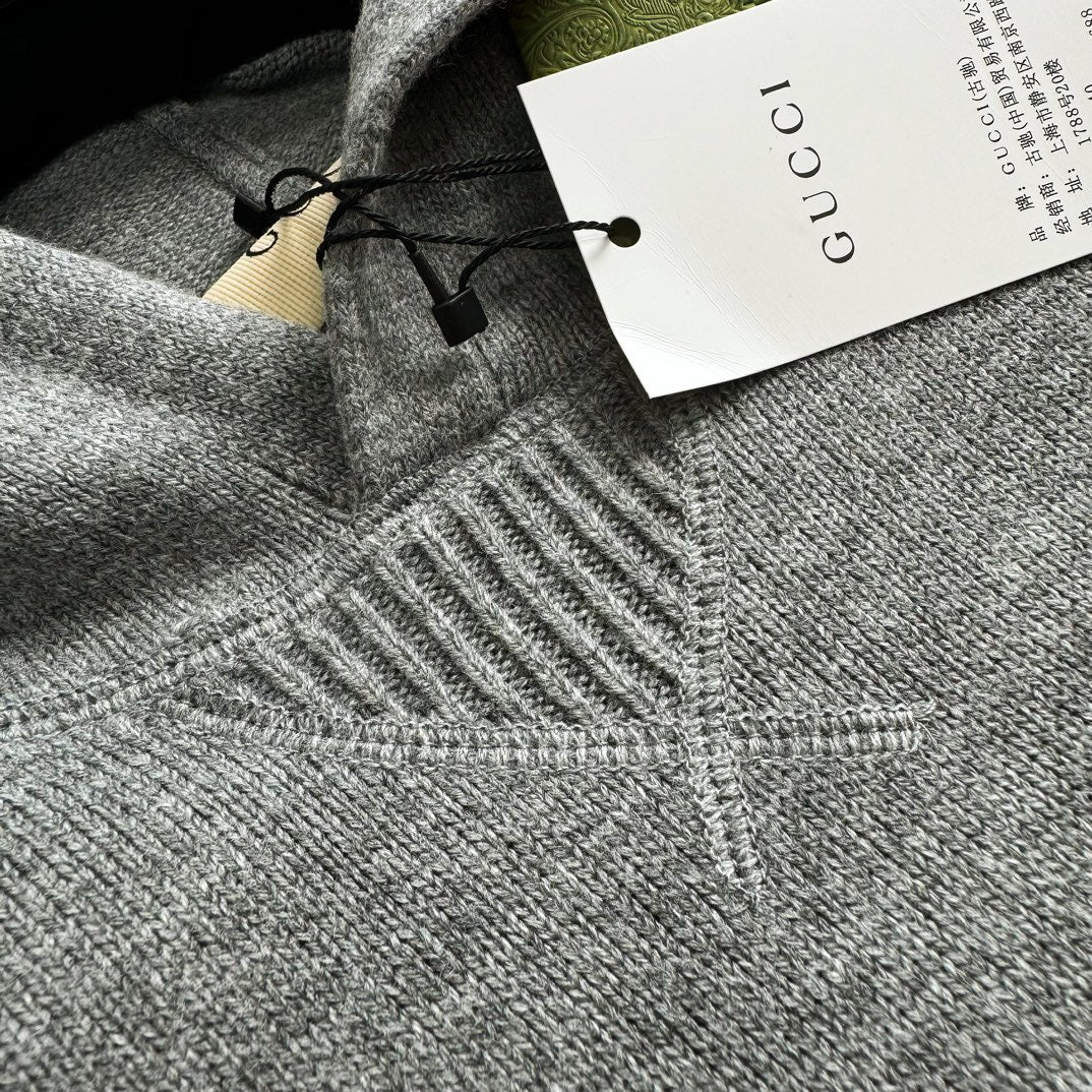 Grauer Hoodie