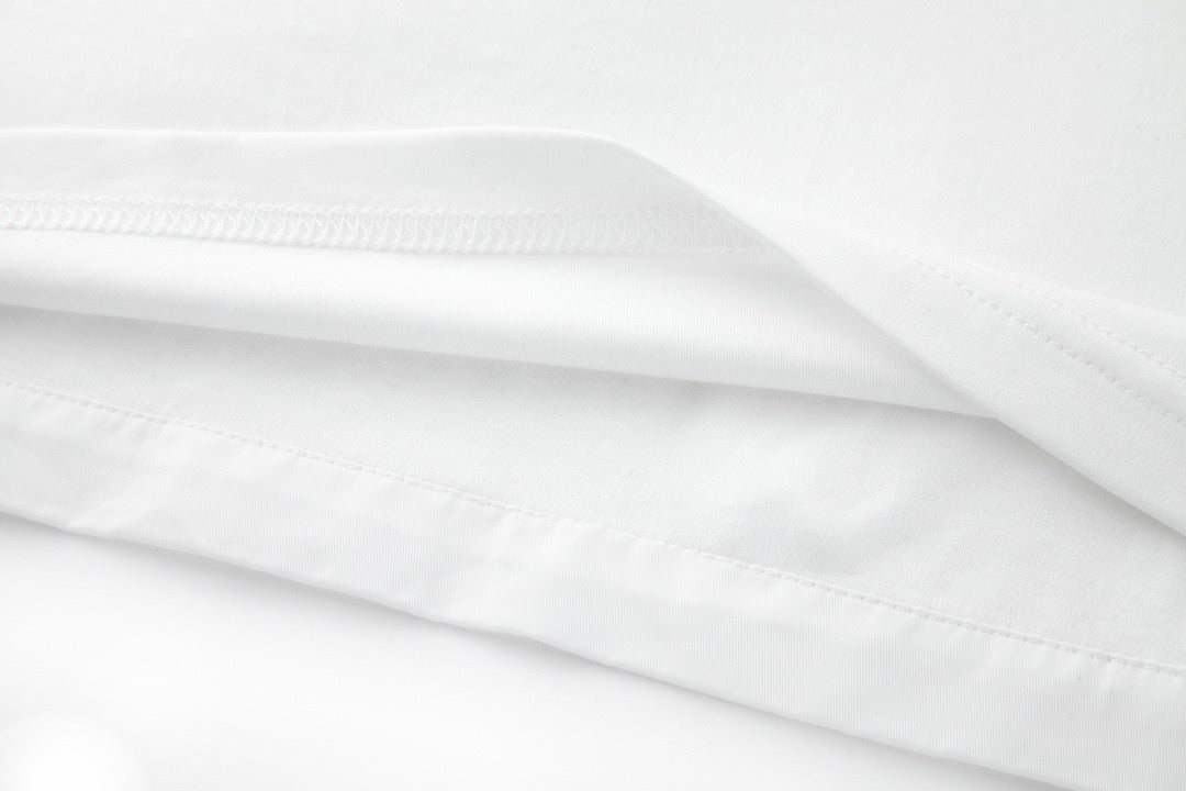 White T-shirt - Size M