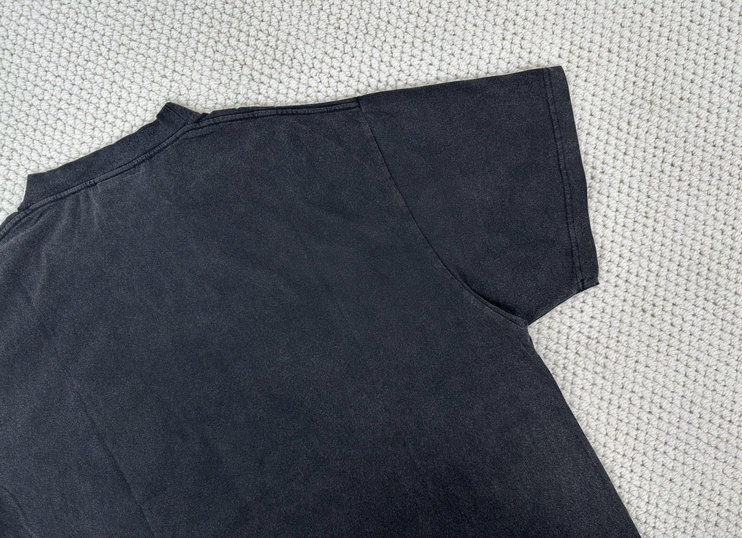 camiseta negra