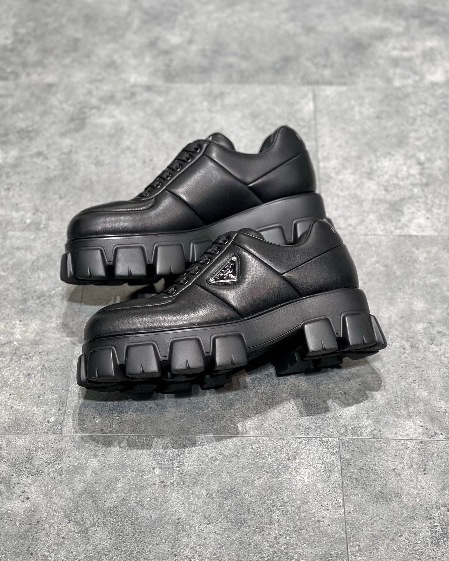 Schwarze Schuhe
