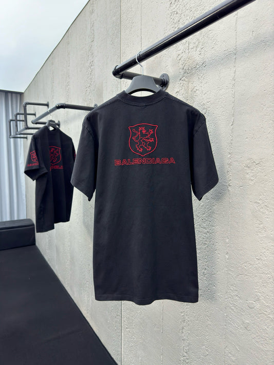 Dunkelschwarzes T-Shirt