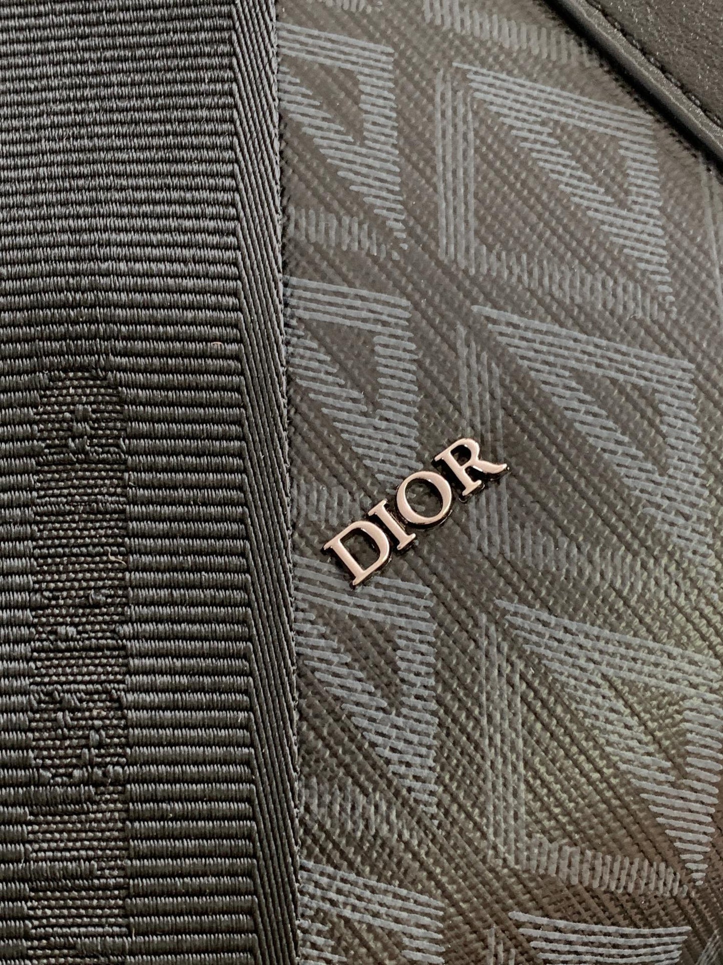 Bolso gris y negro
