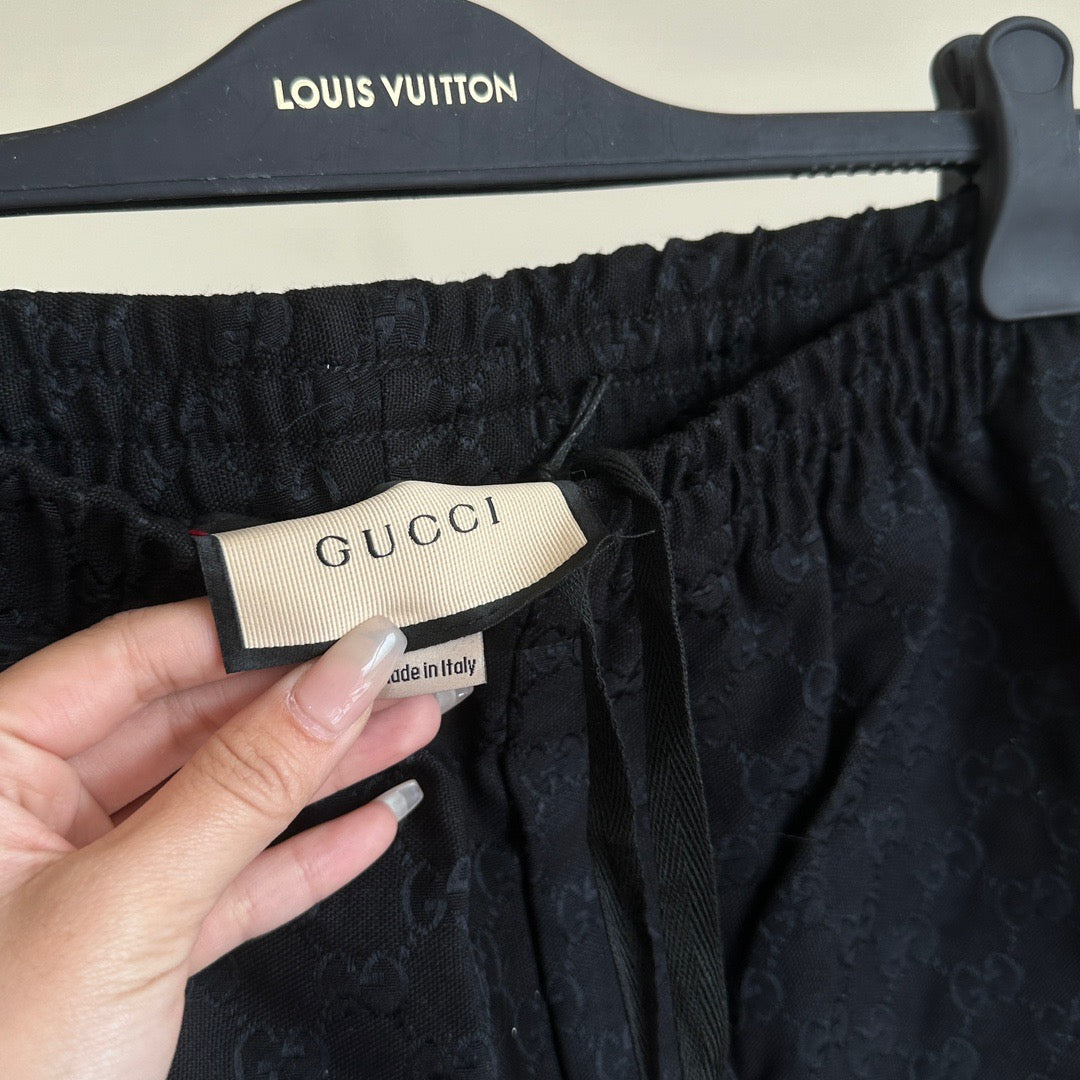 Pantalón corto negro y caqui