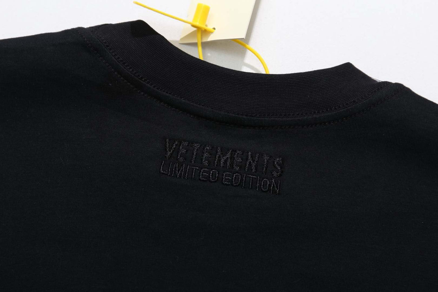 Schwarzes T-Shirt