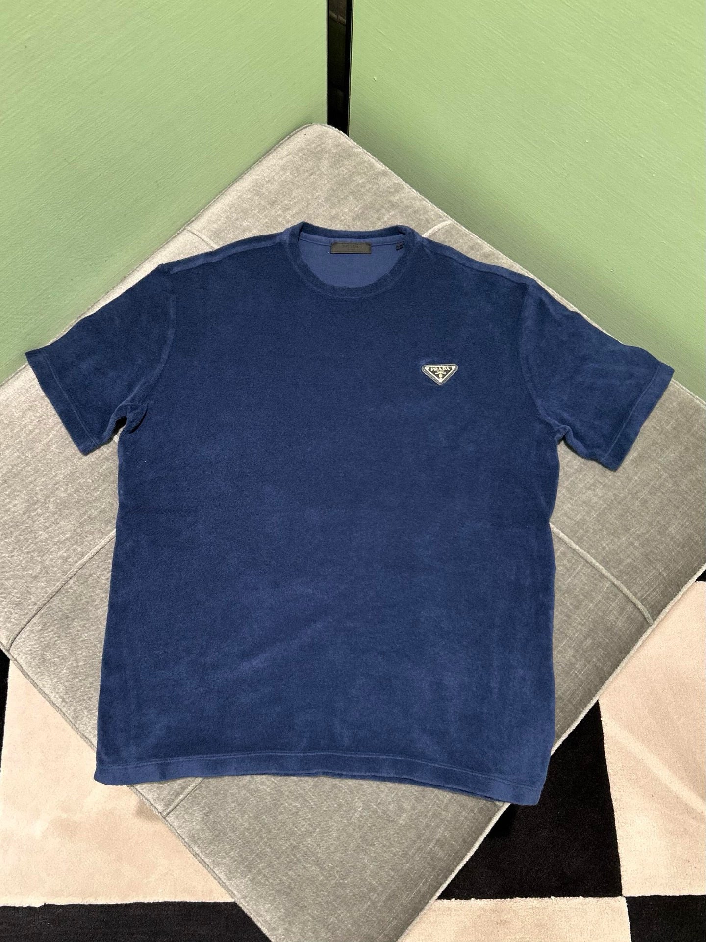 Camiseta blanca y azul
