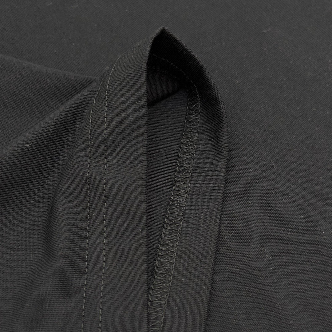 camiseta negra