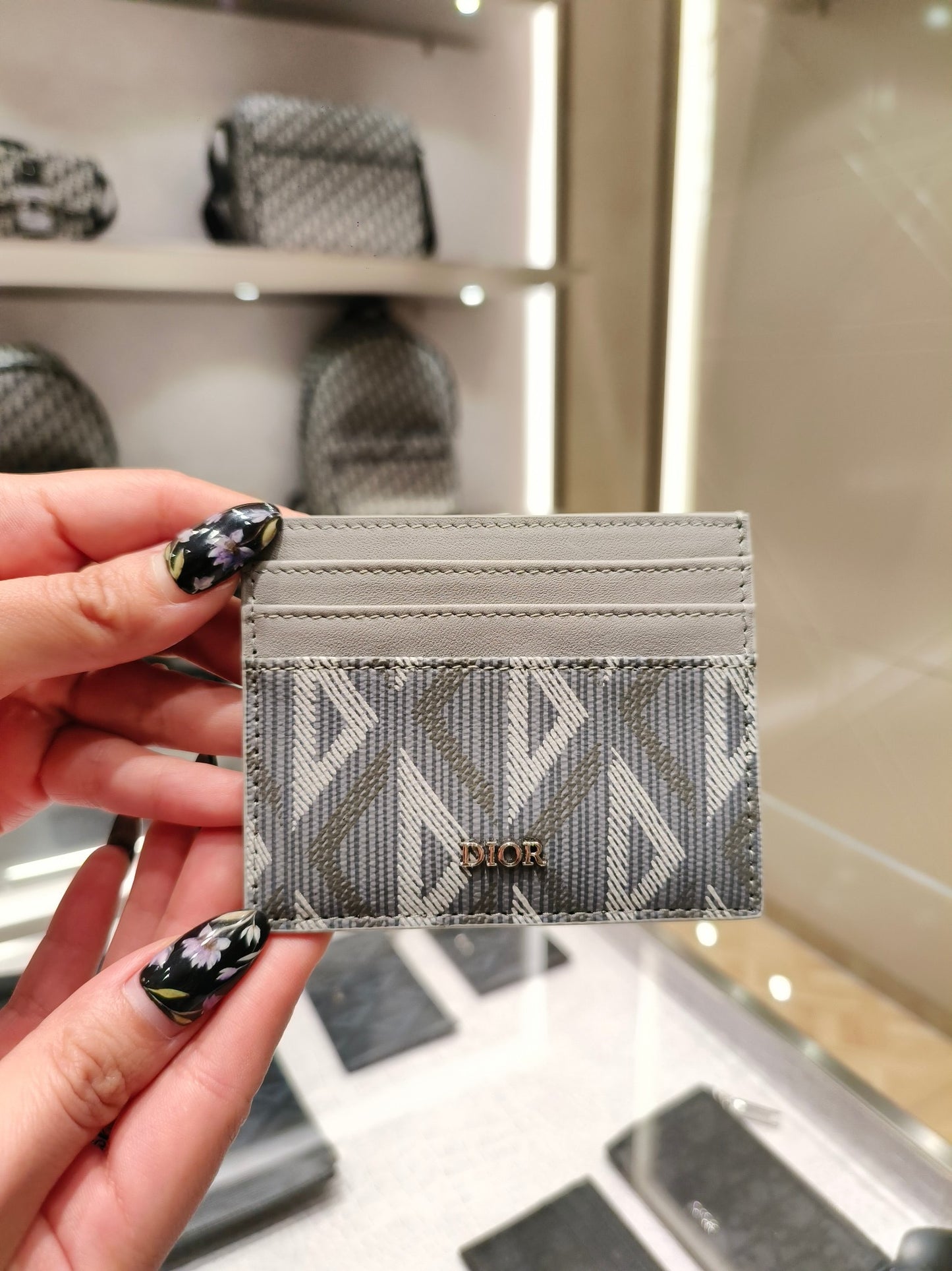 Cartera gris y marrón gris