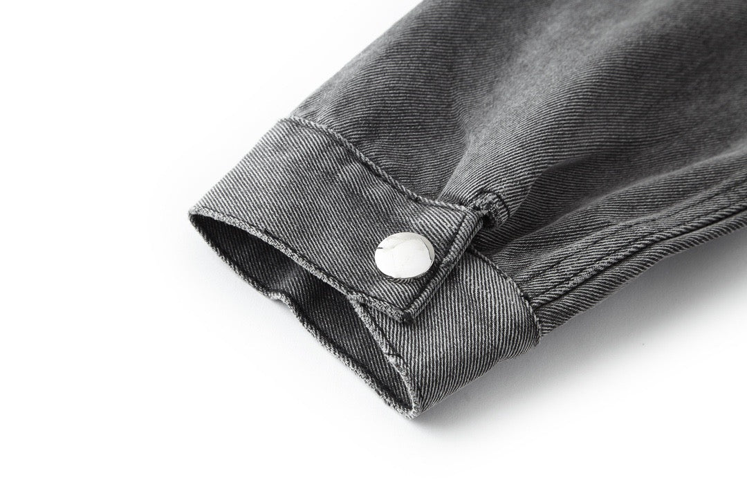 Chaqueta negra y gris