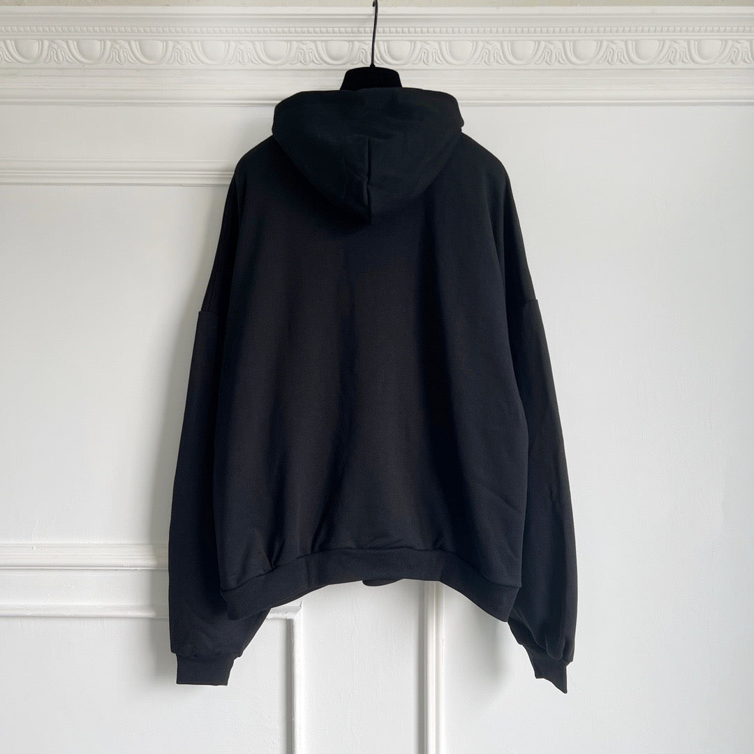 Sudadera con capucha en blanco y negro