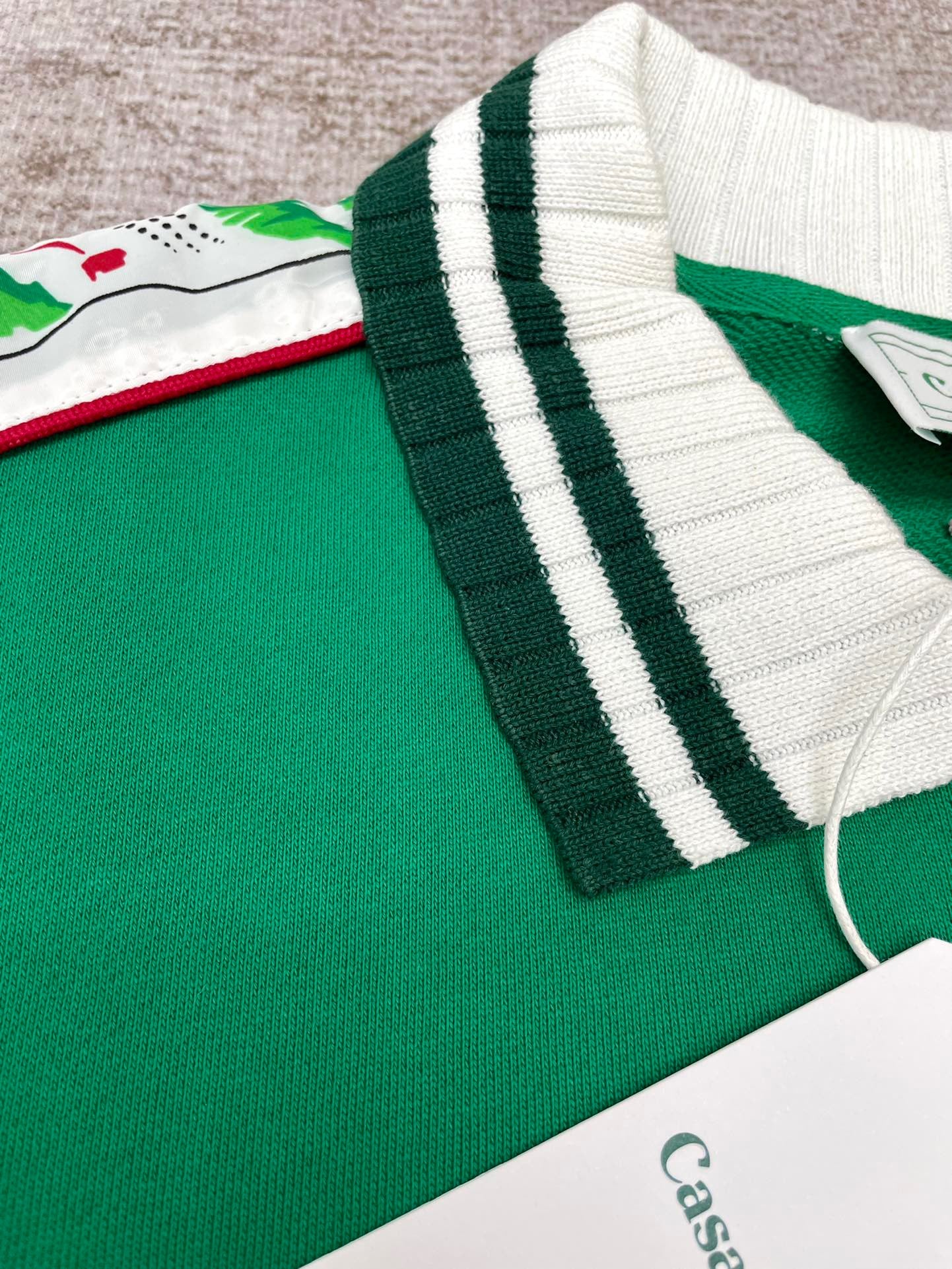 Chaqueta roja y verde