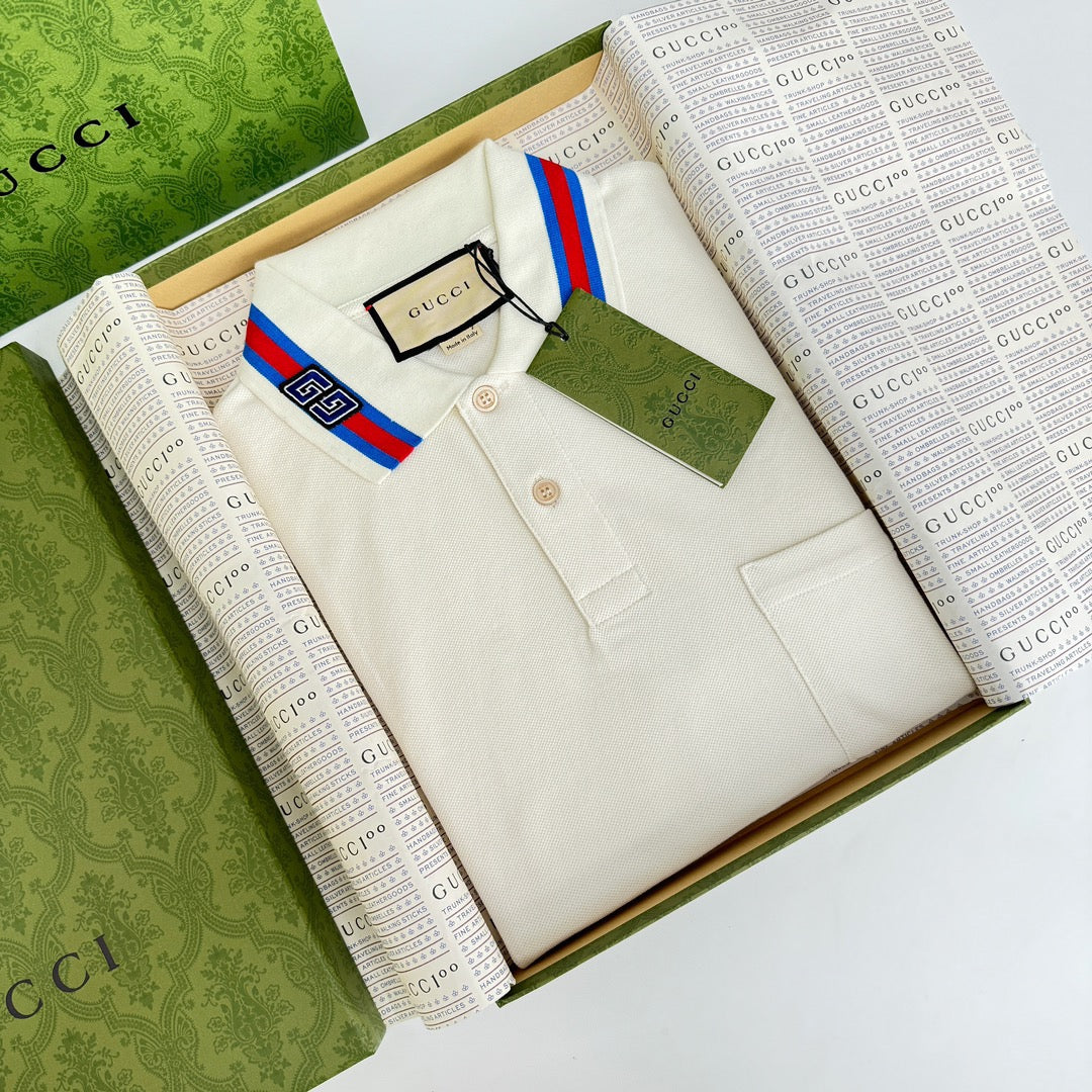 Blaues und weißes Polo