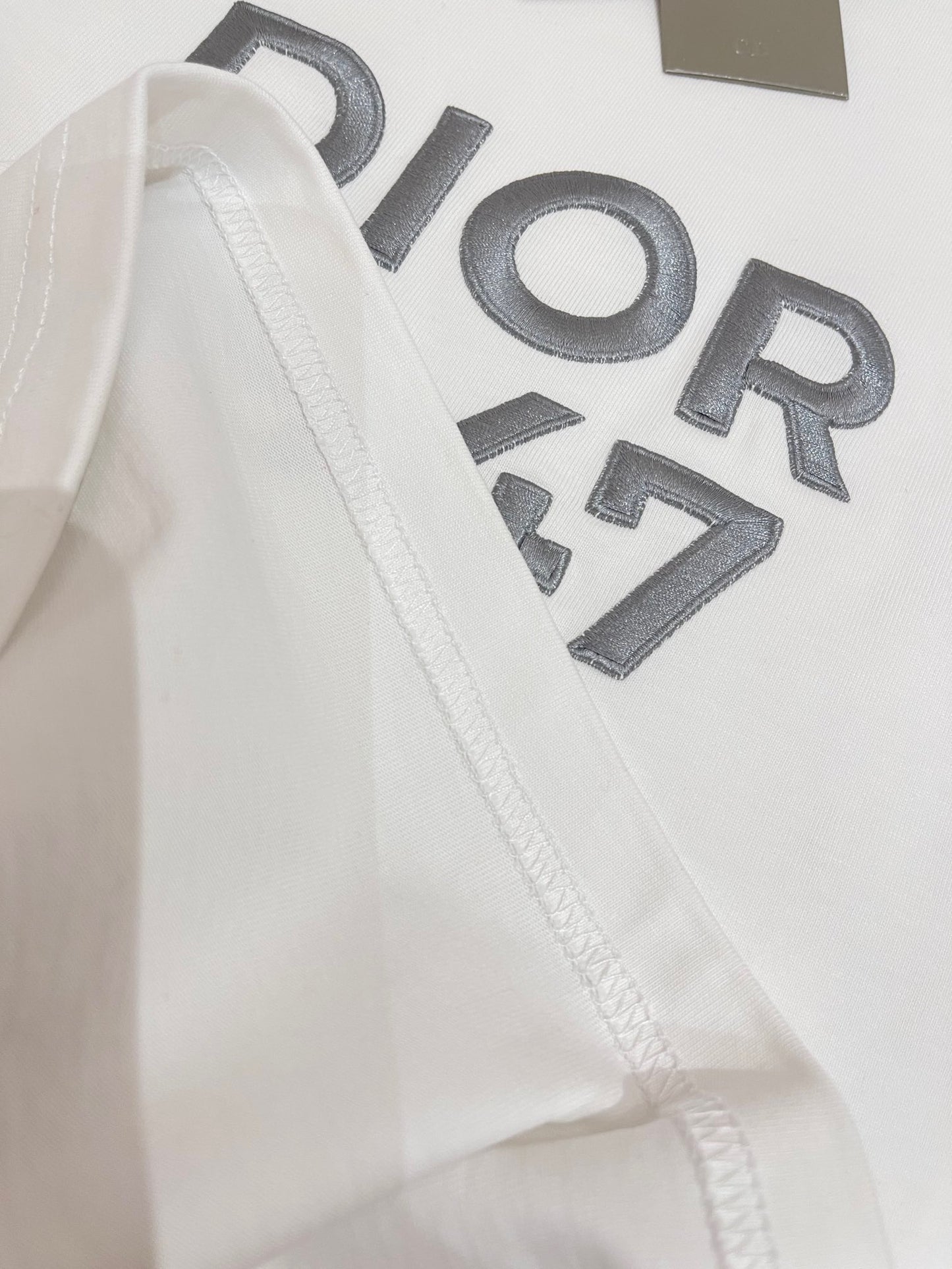 Blau-weißes T-Shirt