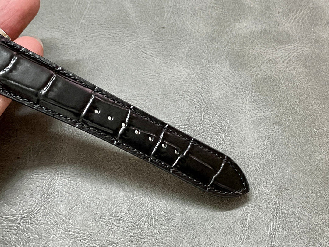 ساعة سوداء