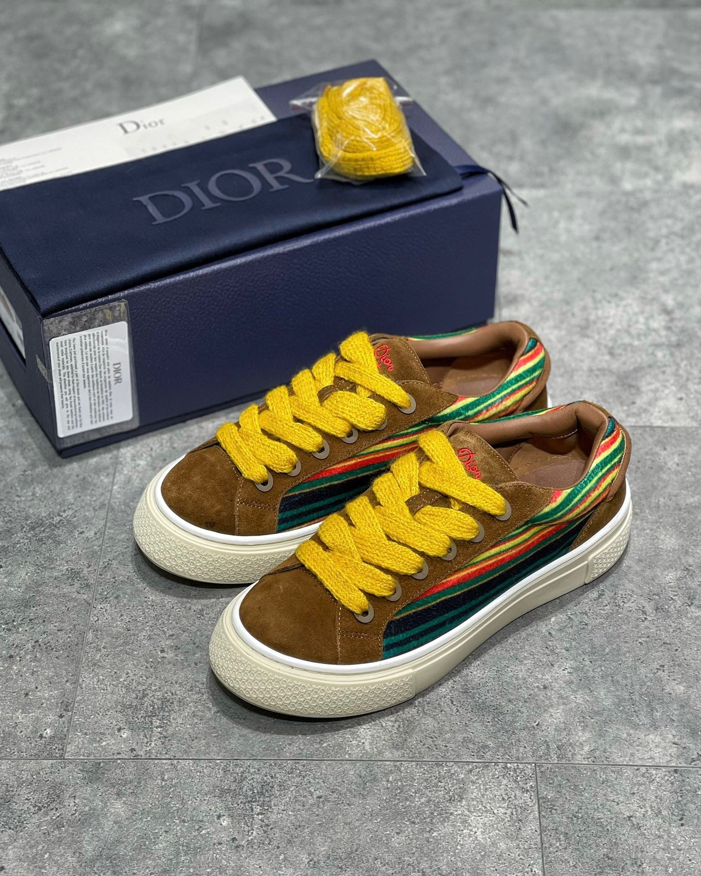Mehrfarbige Schuhe