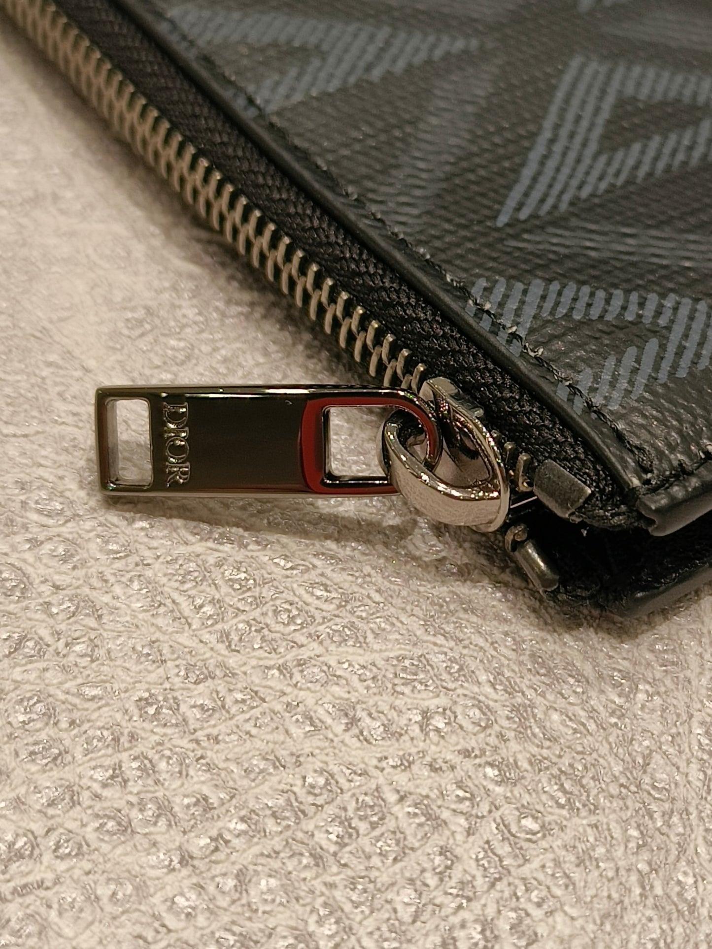 Cartera marrón grisácea