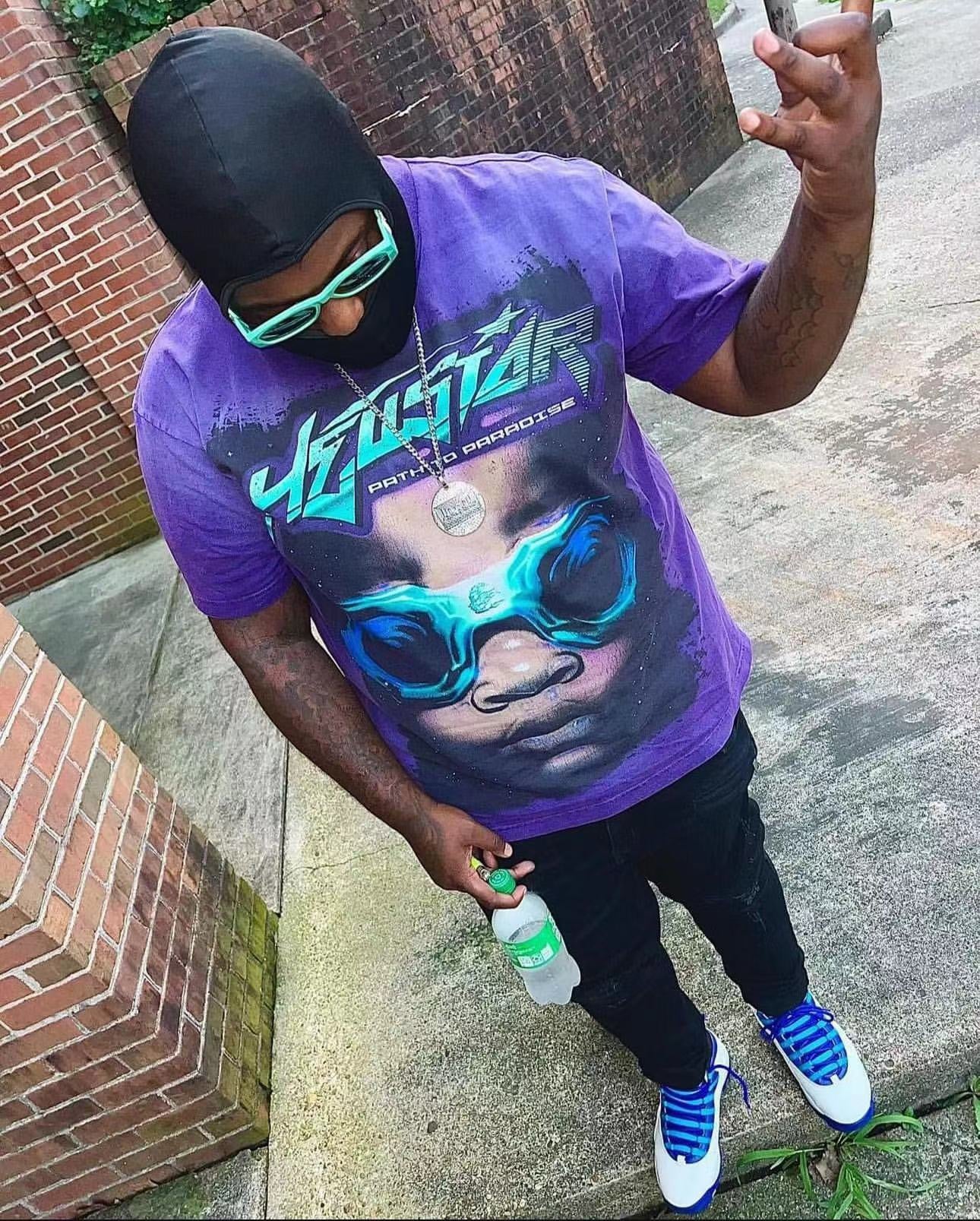 camiseta morada