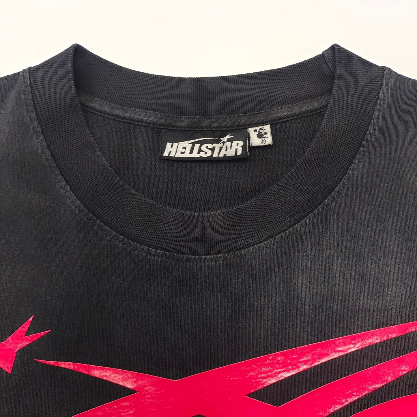camiseta negra