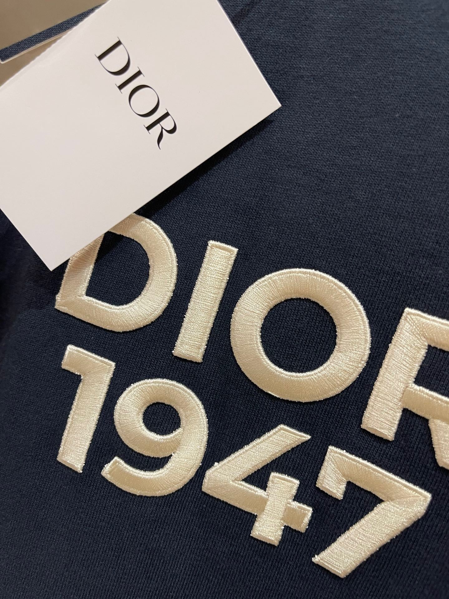 Blau-weißes T-Shirt