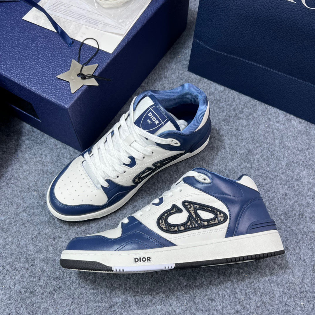 Mehrfarbige Schuhe