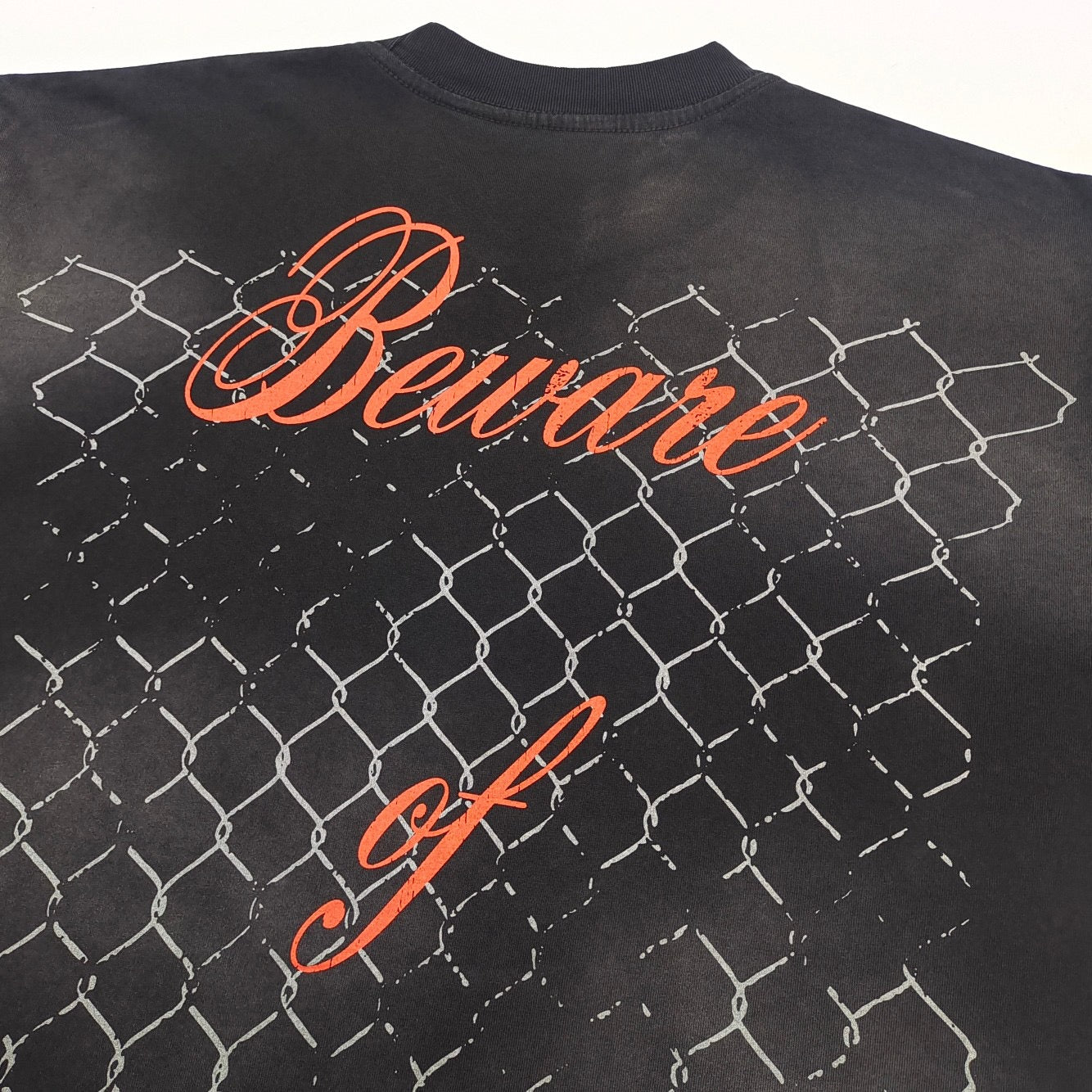 camiseta negra