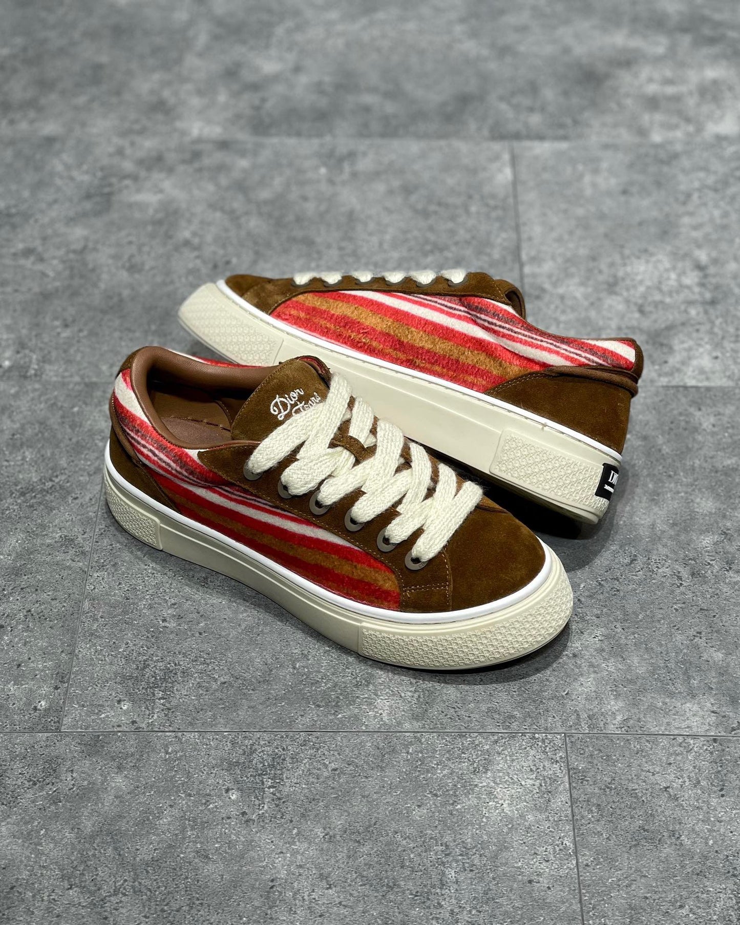 Mehrfarbige Schuhe