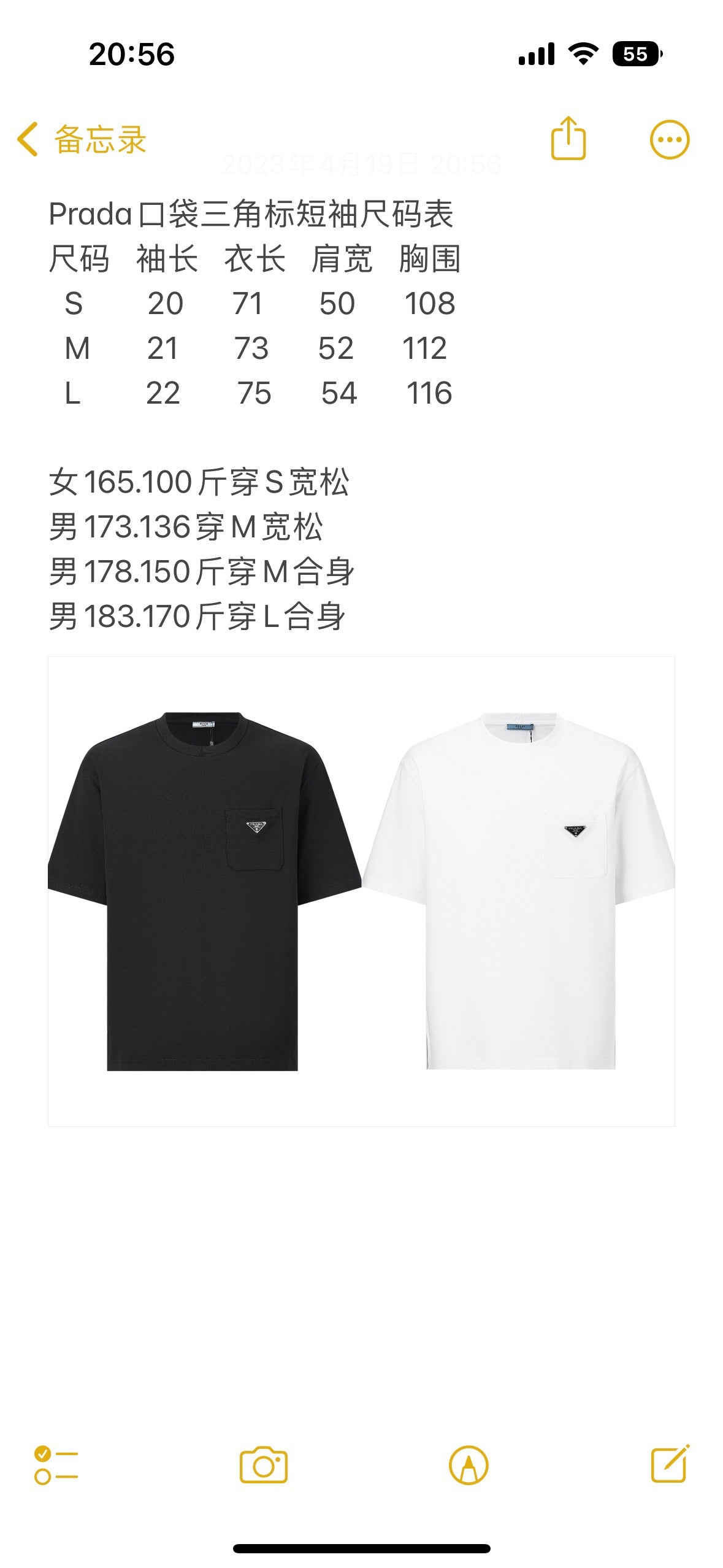 Schwarz-weißes T-Shirt