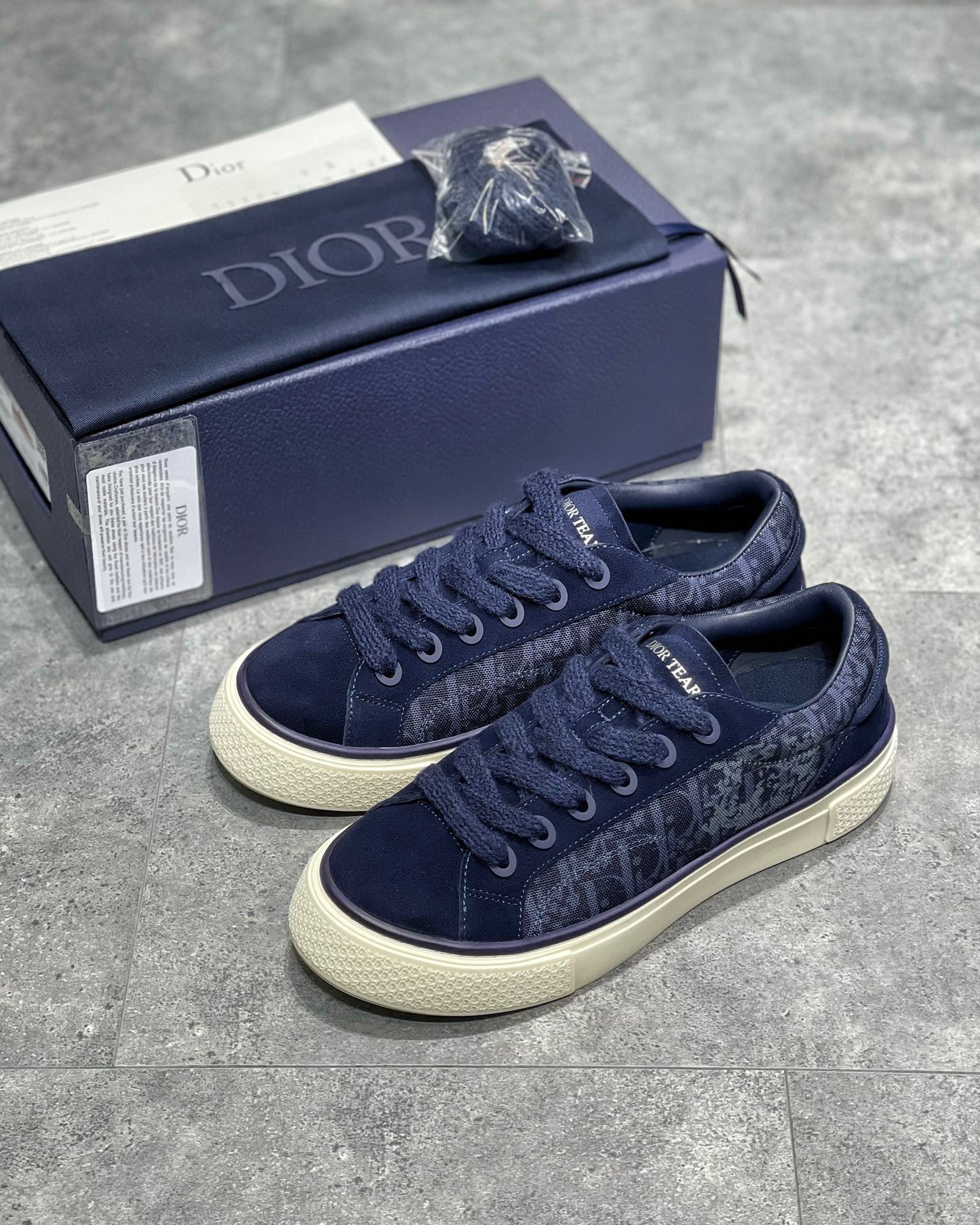Mehrfarbige Schuhe
