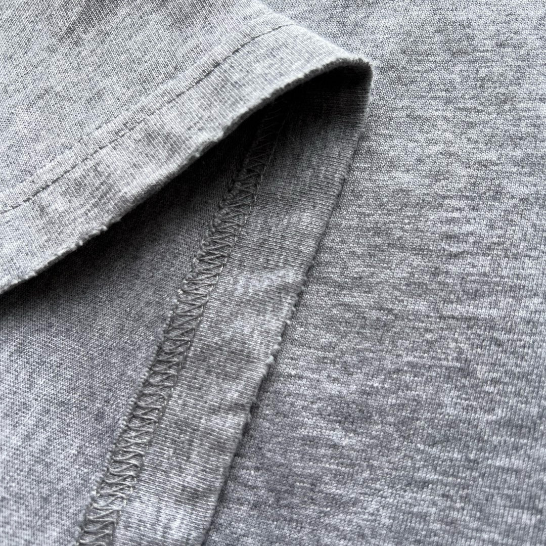 camiseta gris