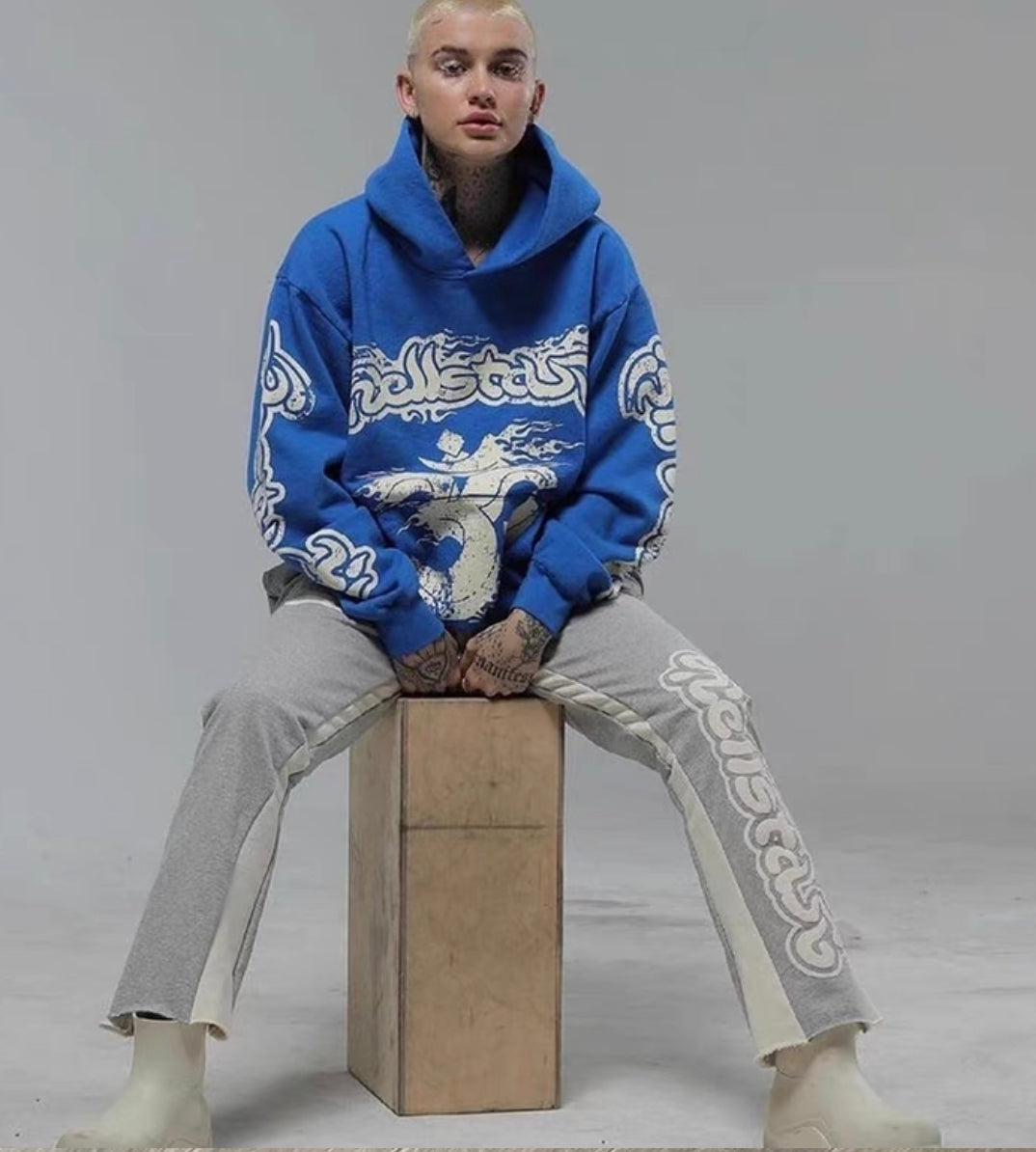 Blauer Hoodie mit Hose