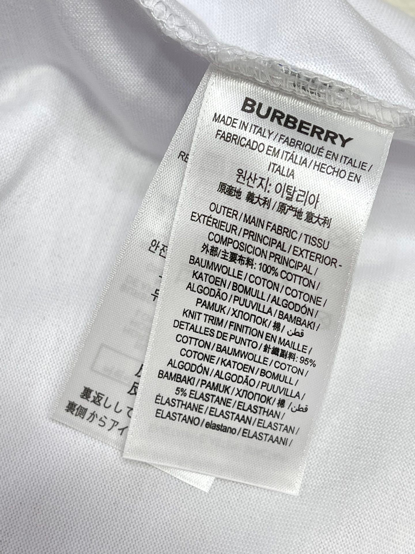 Schwarzes, weißes, grünes und blaues T-Shirt
