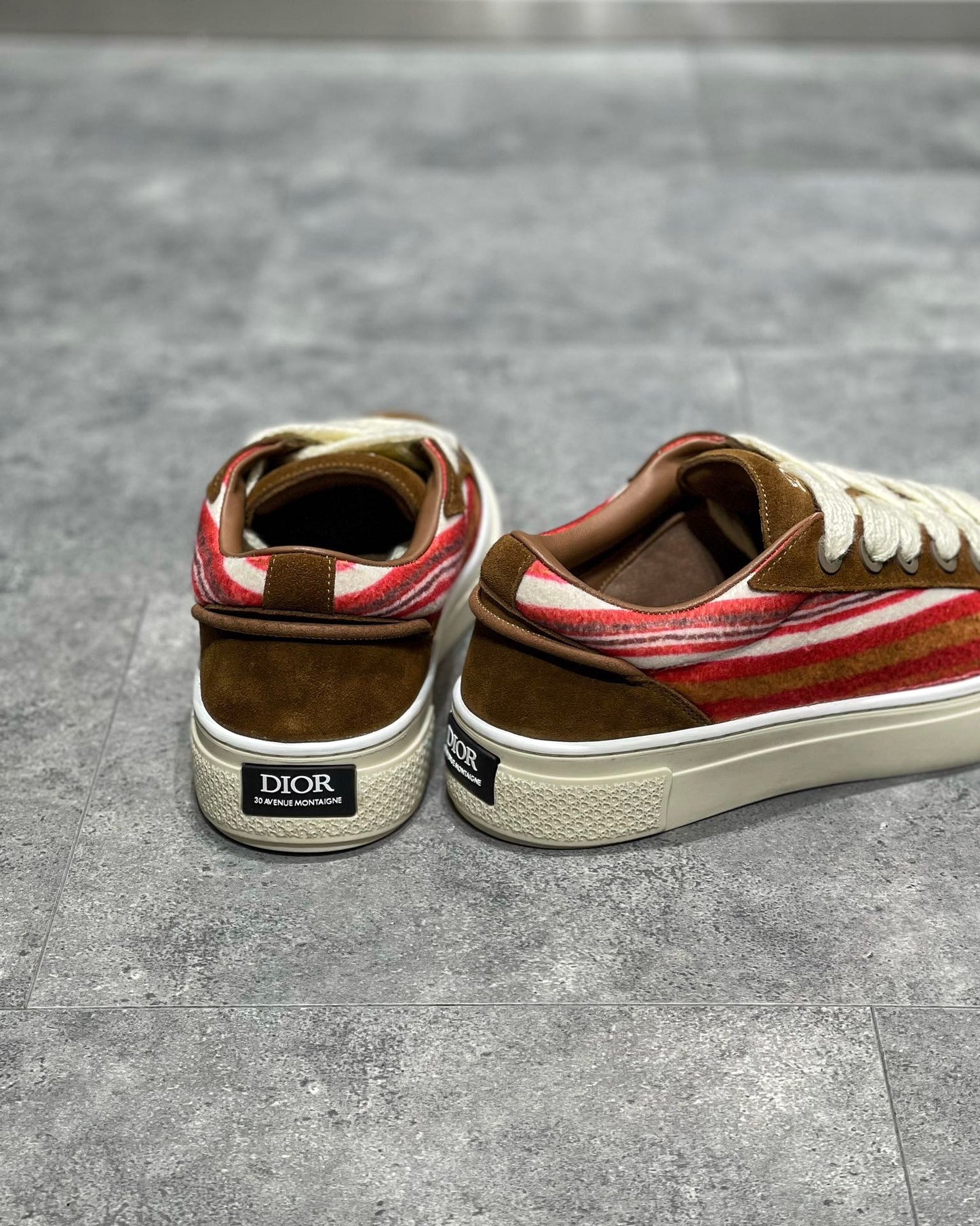 Mehrfarbige Schuhe