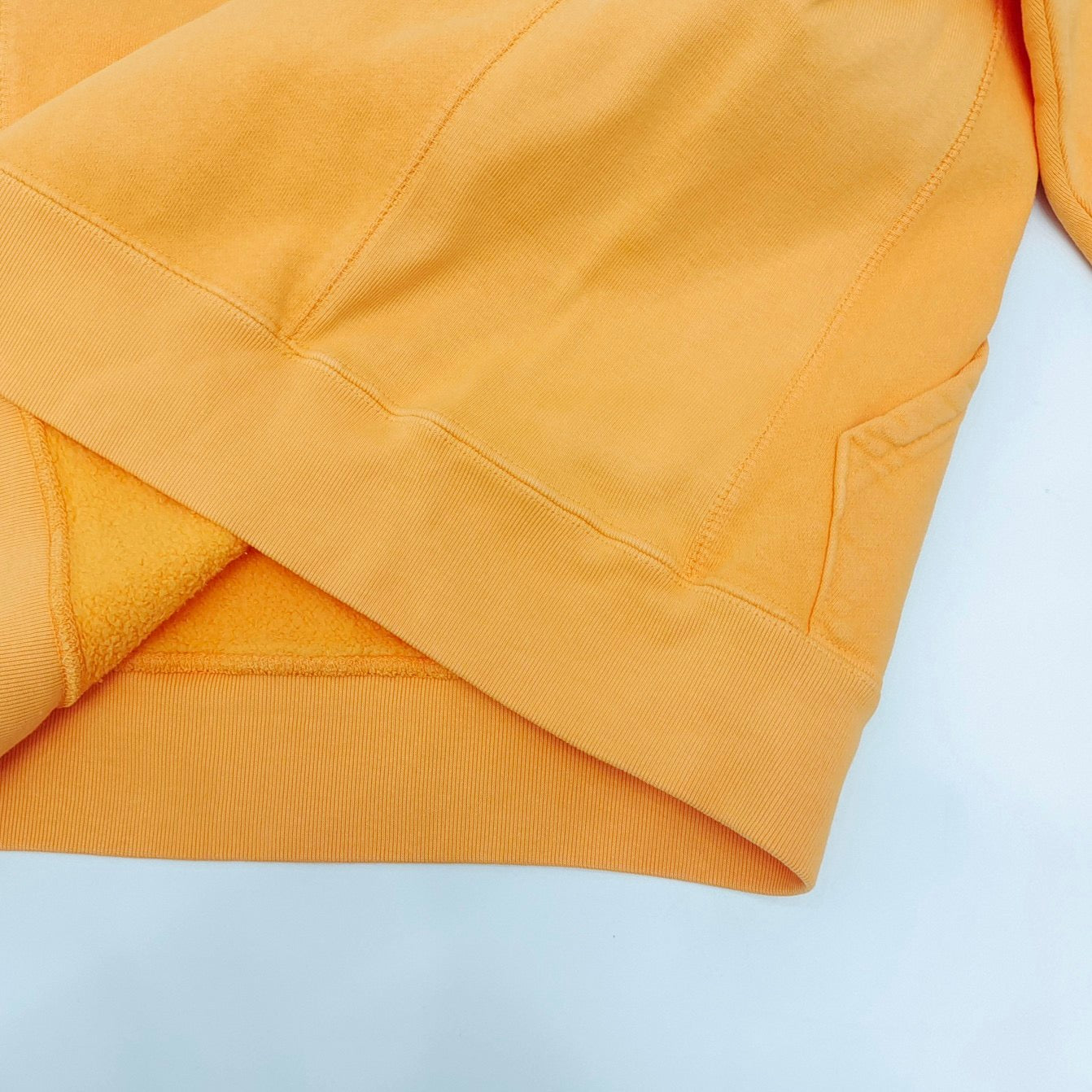 Sudadera con capucha amarilla
