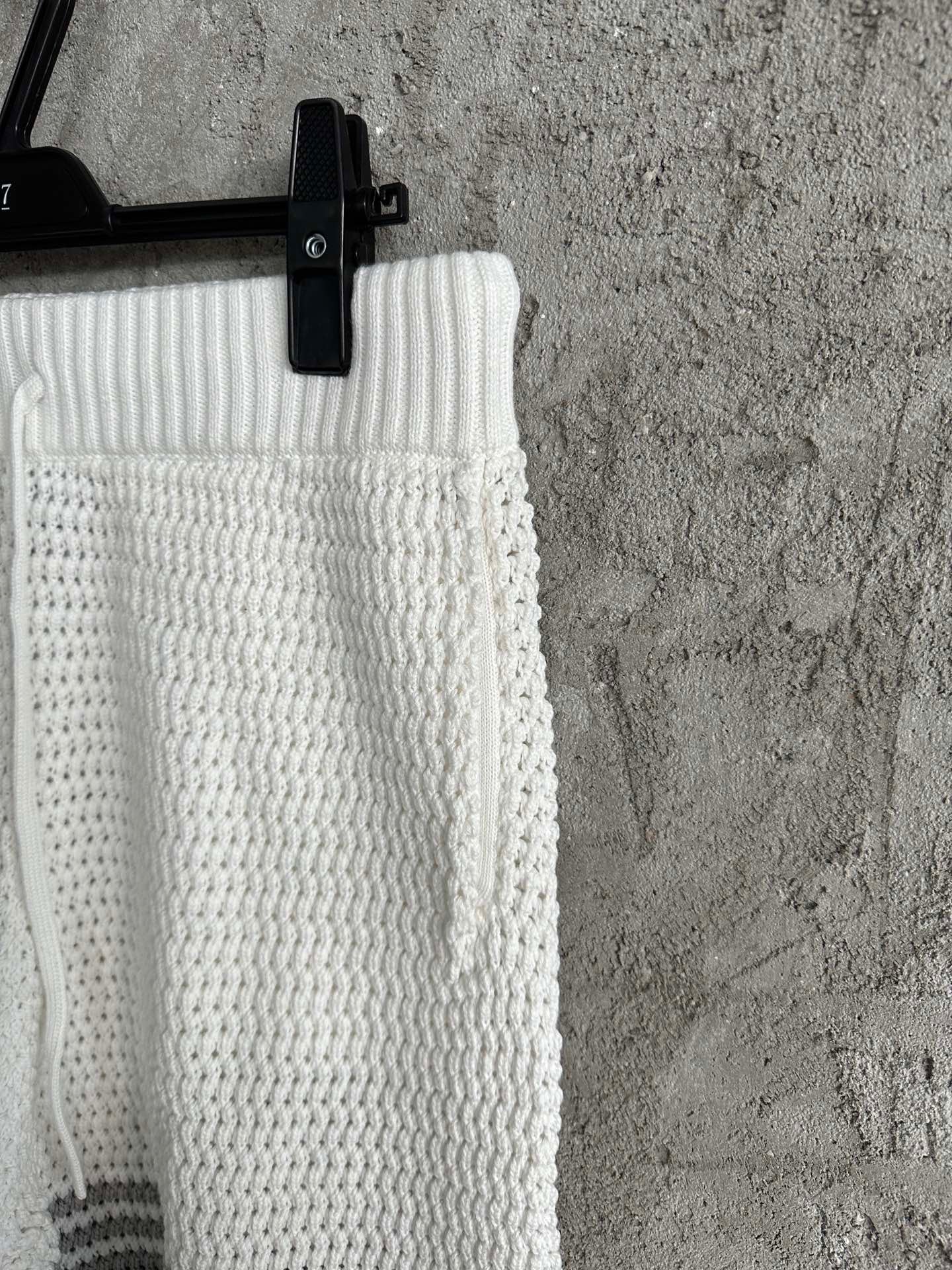 Weiß schwarz Short