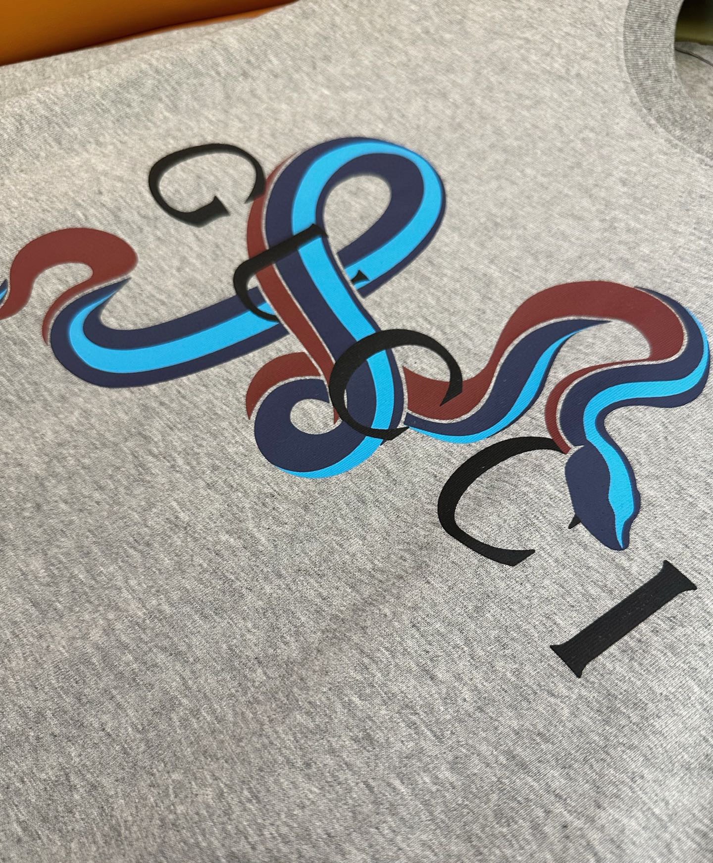 Graues T-Shirt