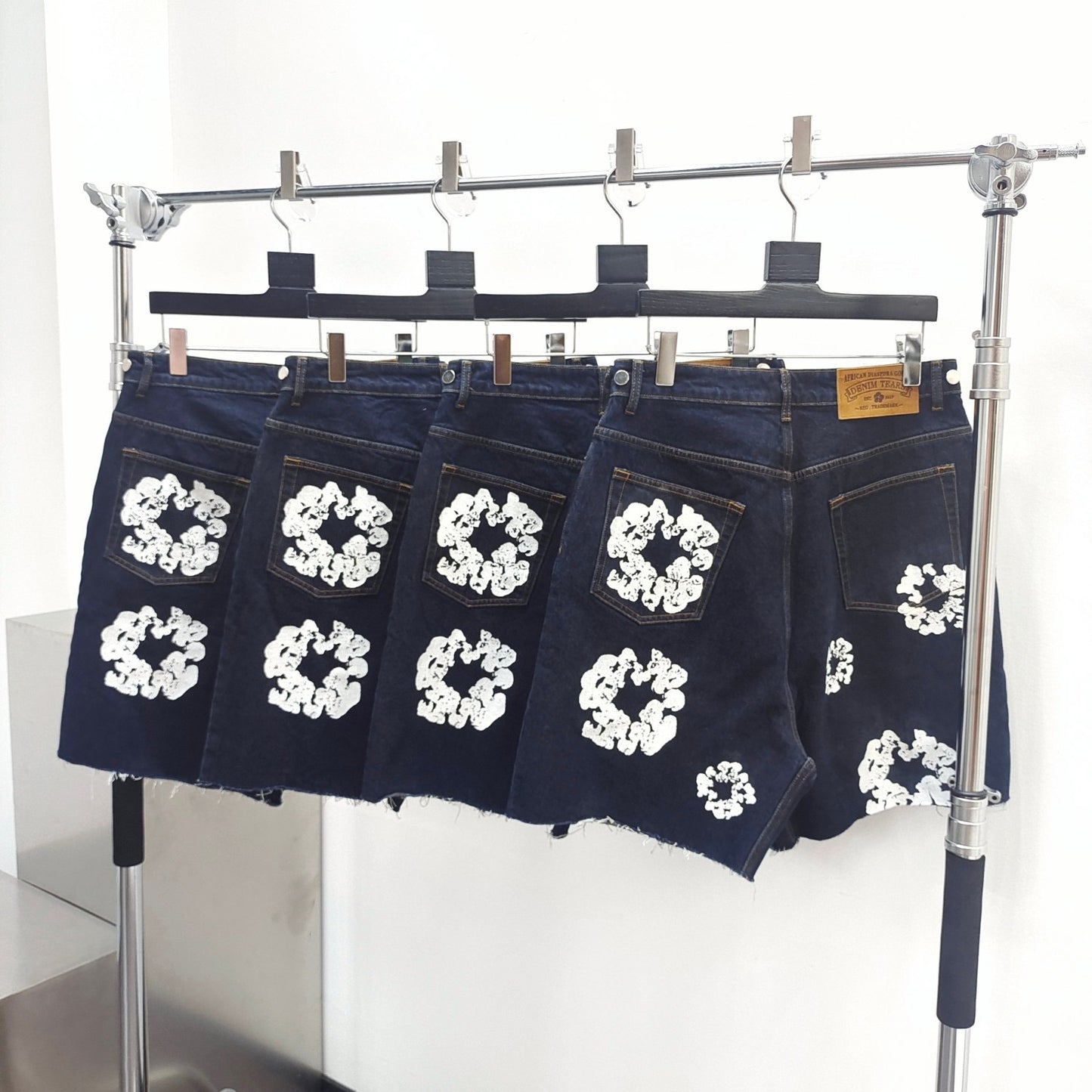 Dunkelschwarze Shorts