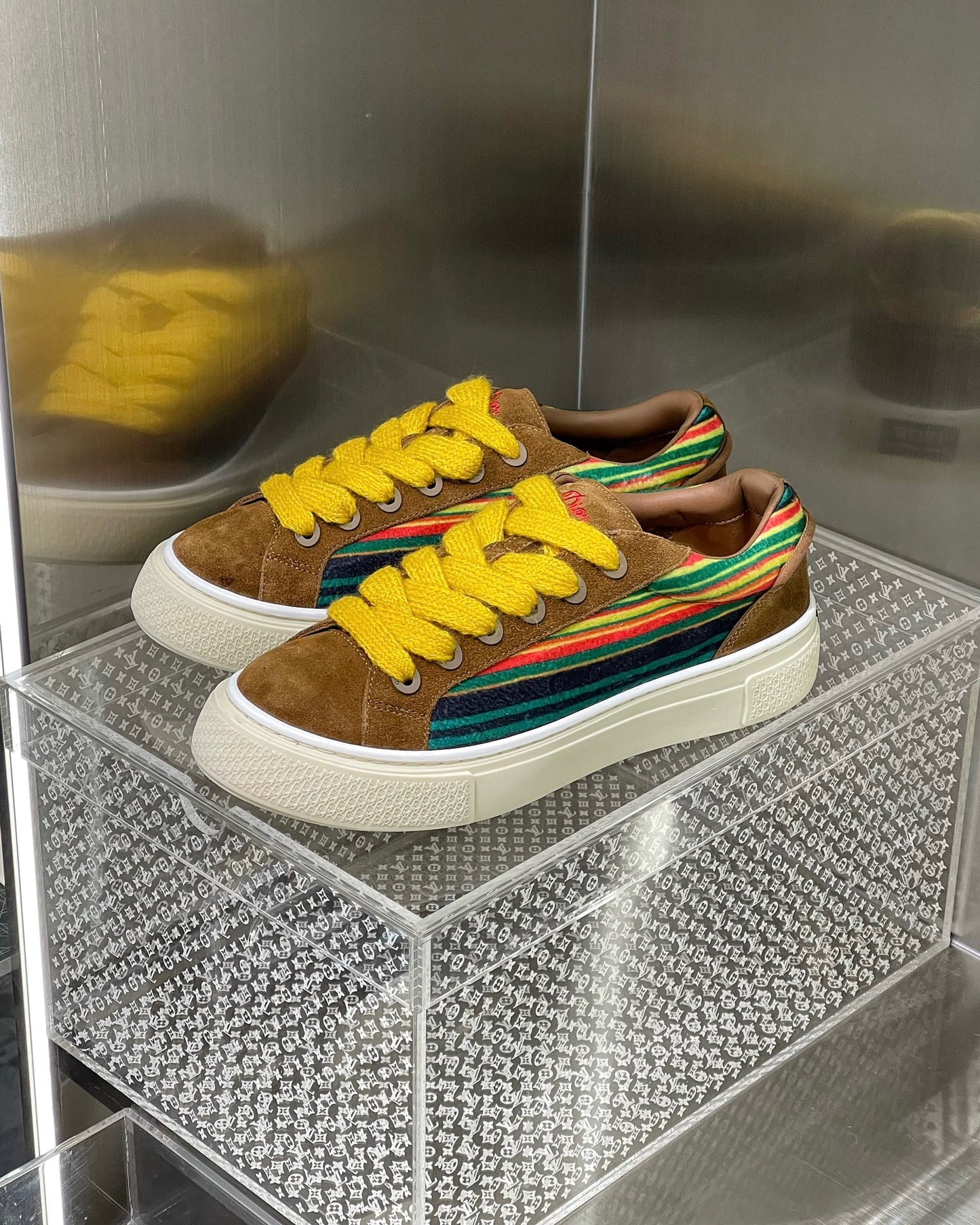 Mehrfarbige Schuhe
