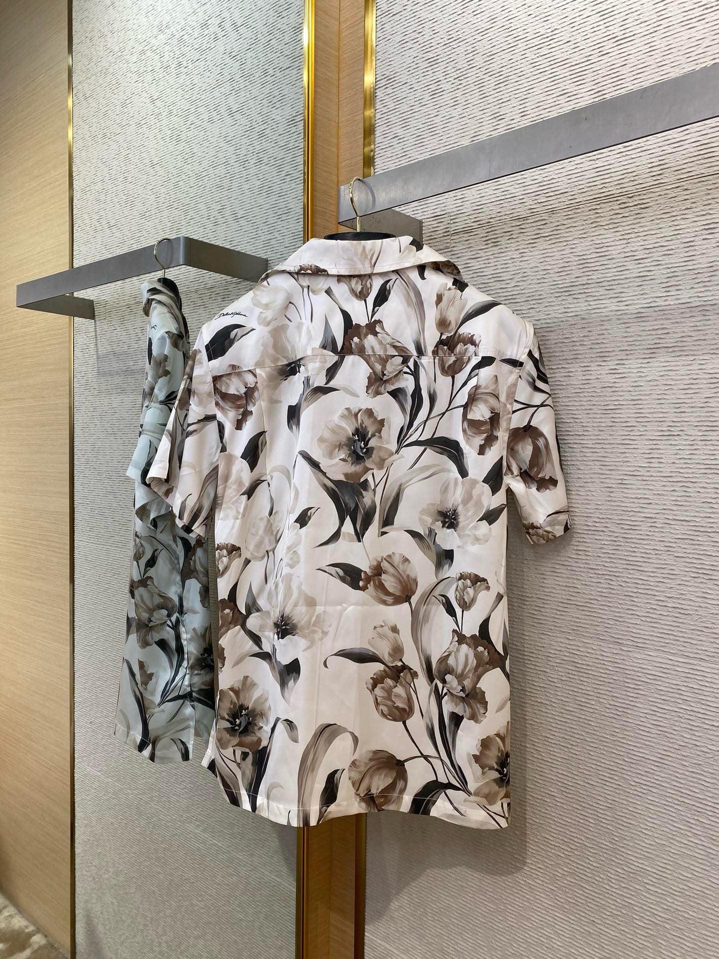 Camiseta multicolor con pantalón corto