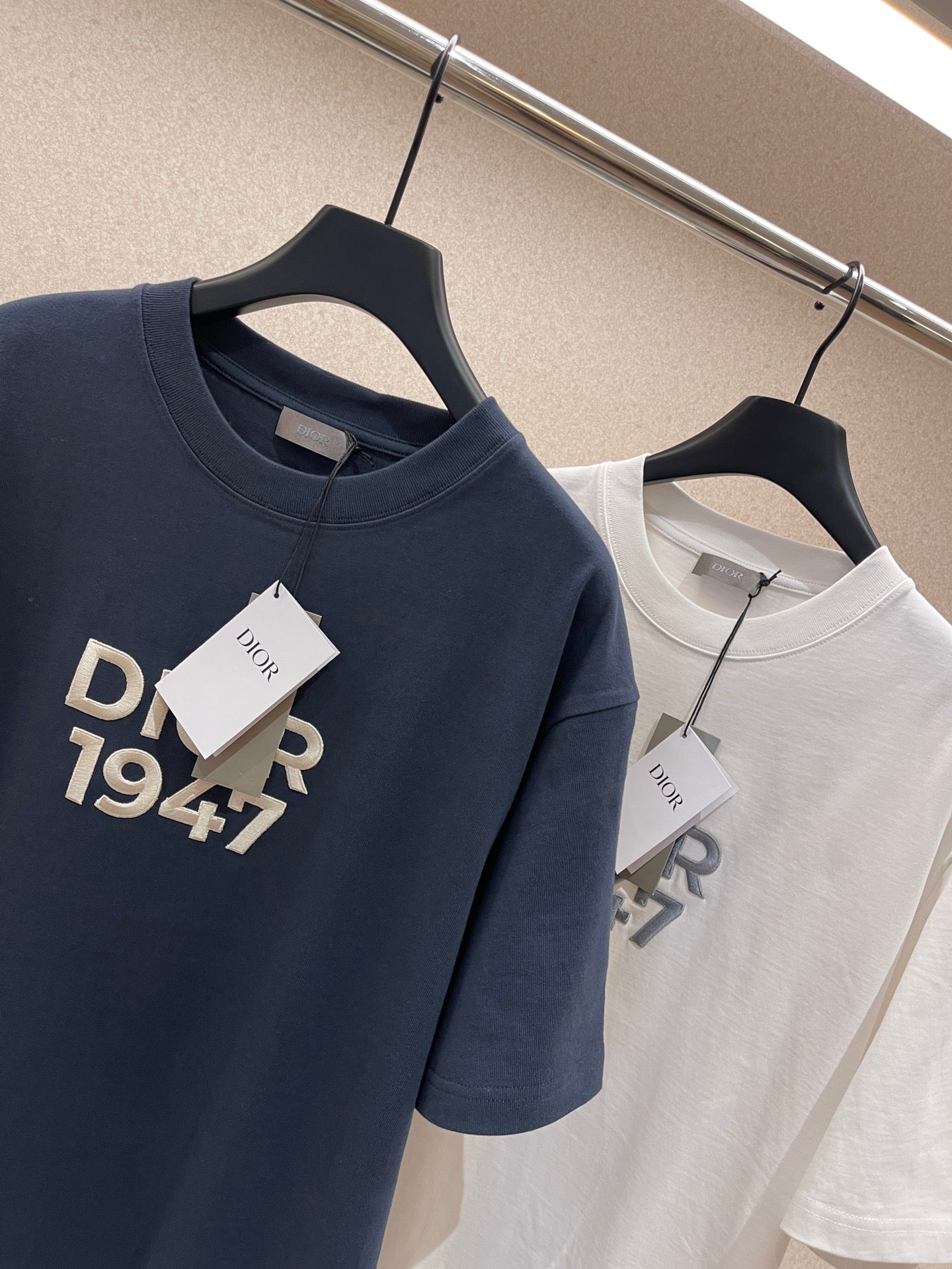 Blau-weißes T-Shirt