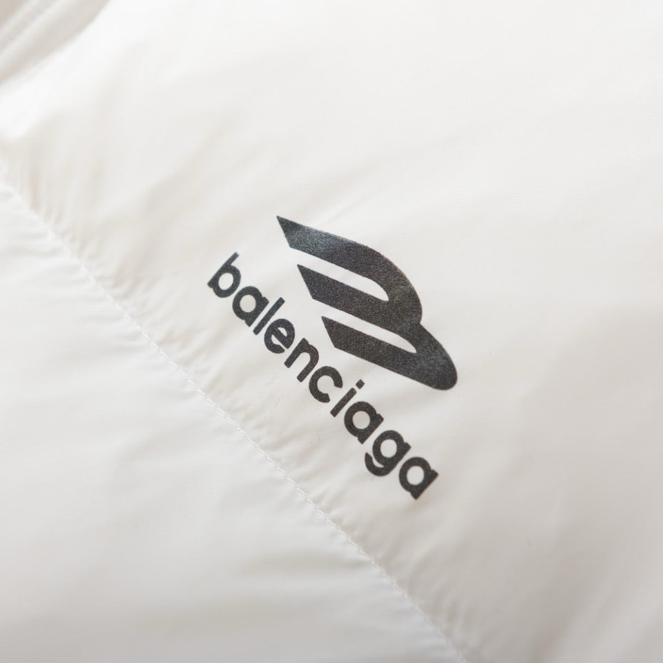 Chaqueta blanca y negra