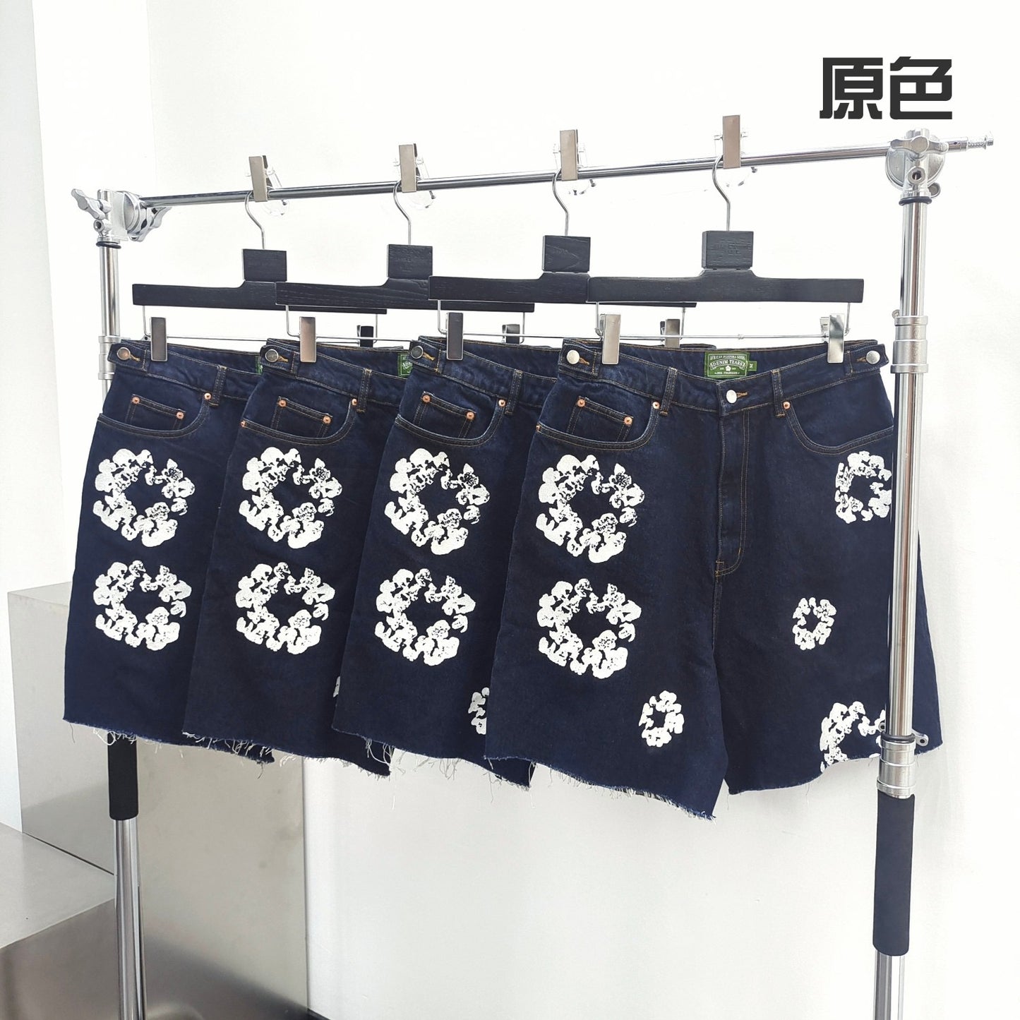 Dunkelschwarze Shorts